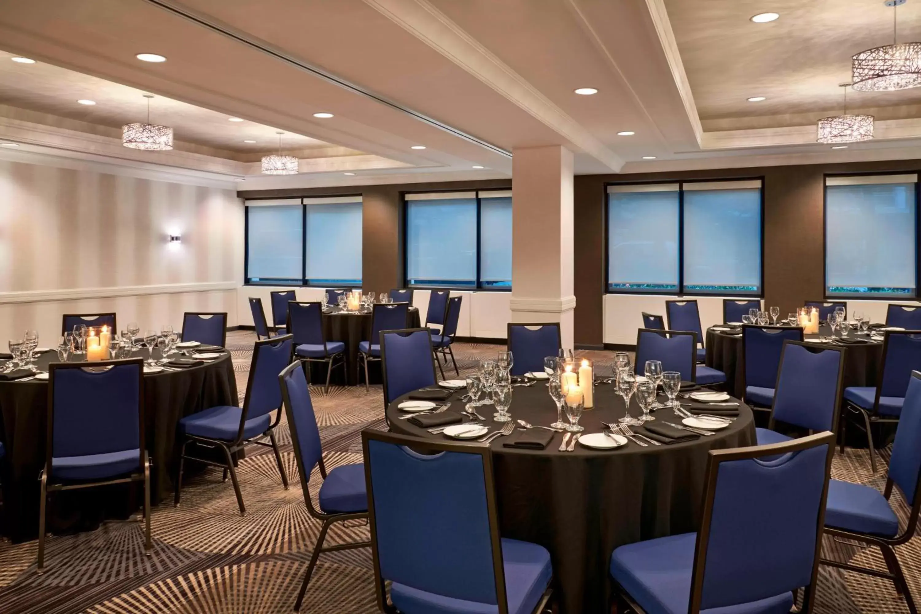 Meeting/conference room, Restaurant/Places to Eat in Courtyard by Marriott Toronto Downtown