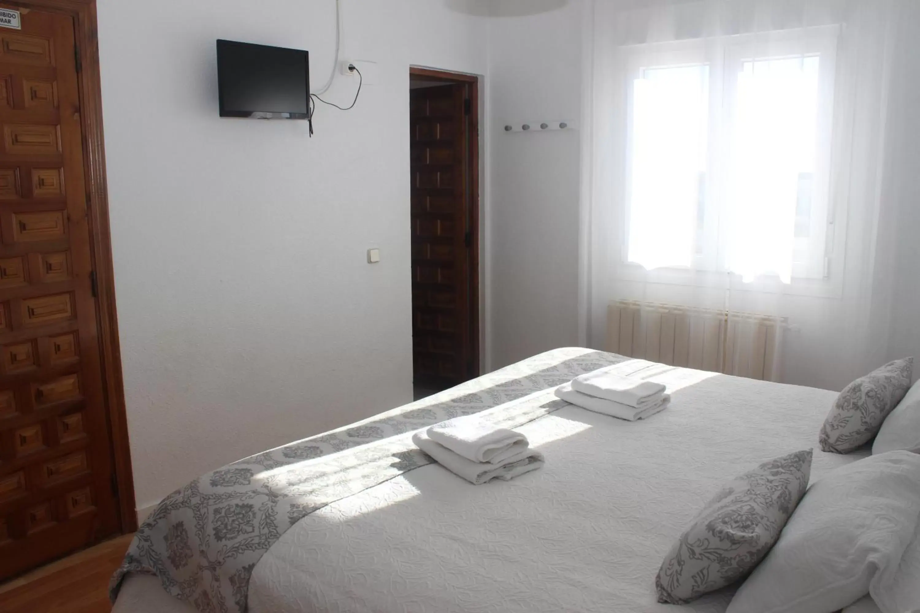 Bedroom, Bed in Hotel Consuegra