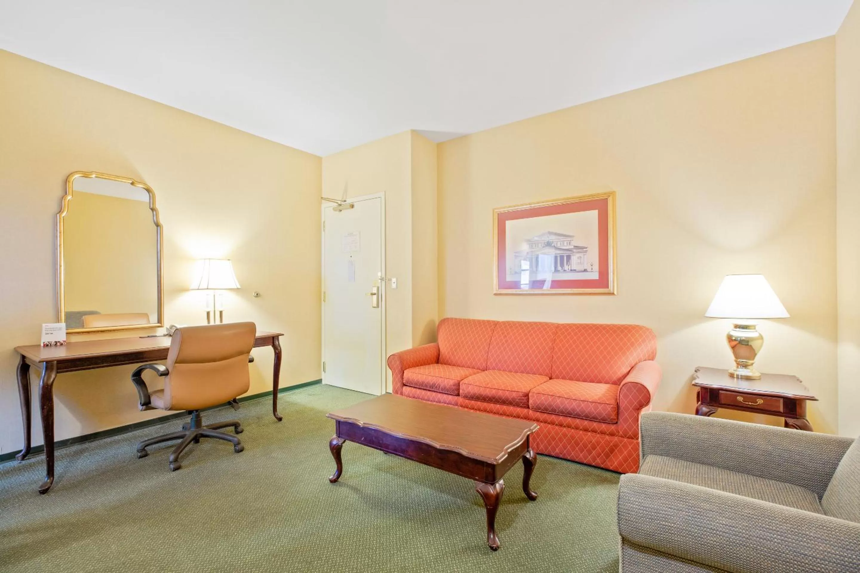 Seating Area in OYO Hotel St Louis Downtown City Center MO