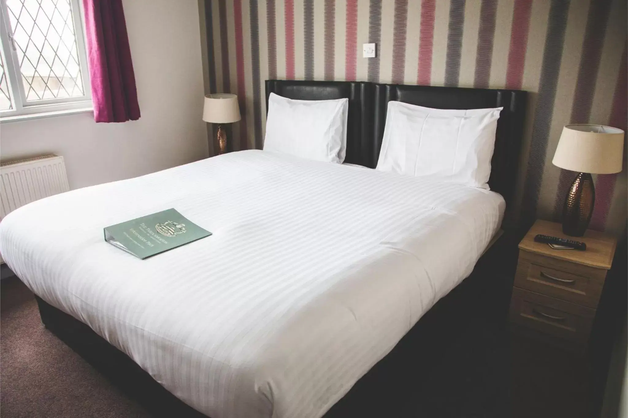 Photo of the whole room, Bed in The Throckmorton Photo of the whole room, Bed in The Throckmorton