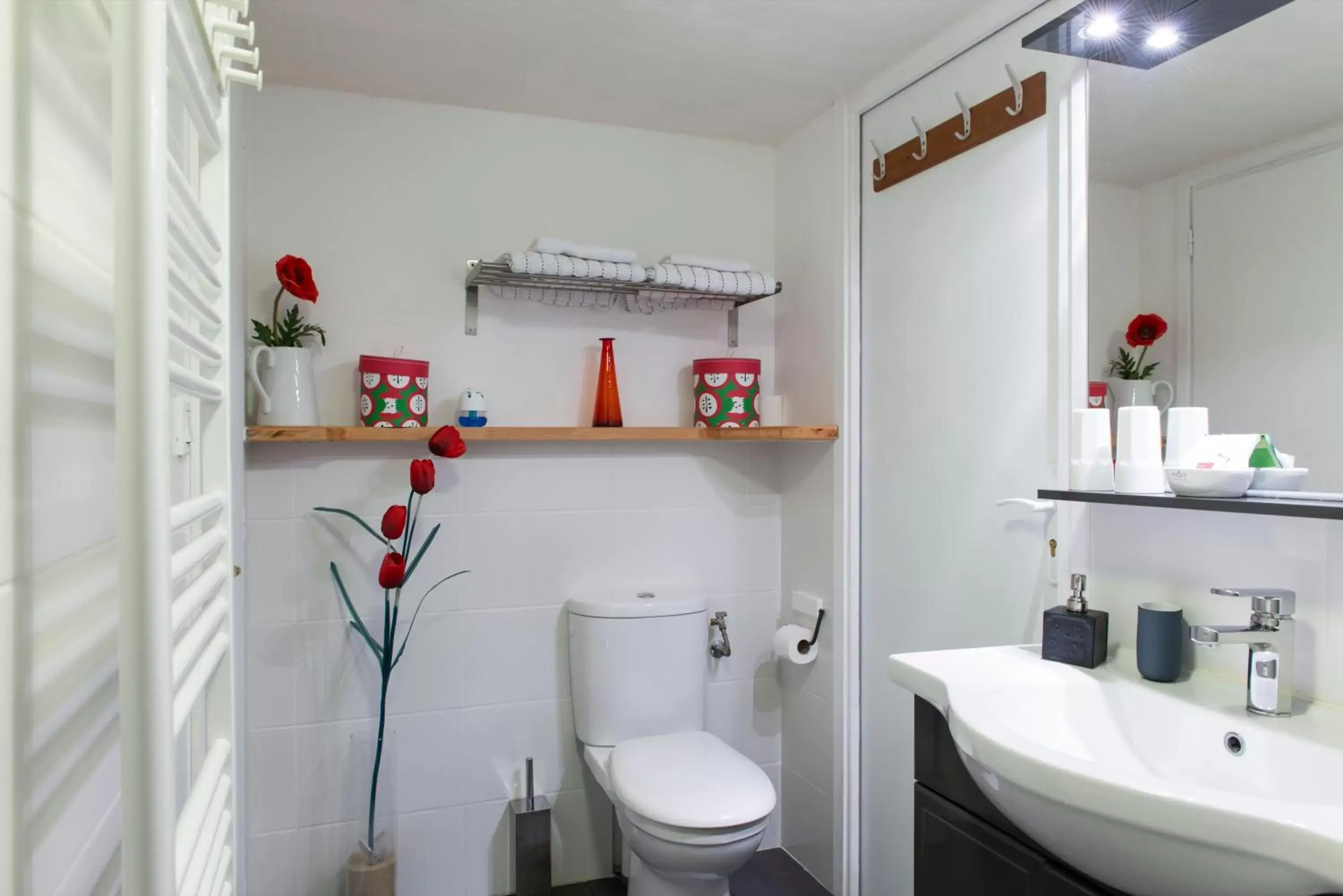 Toilet, Bathroom in Les Yeux Bleus Bed & Breakfast