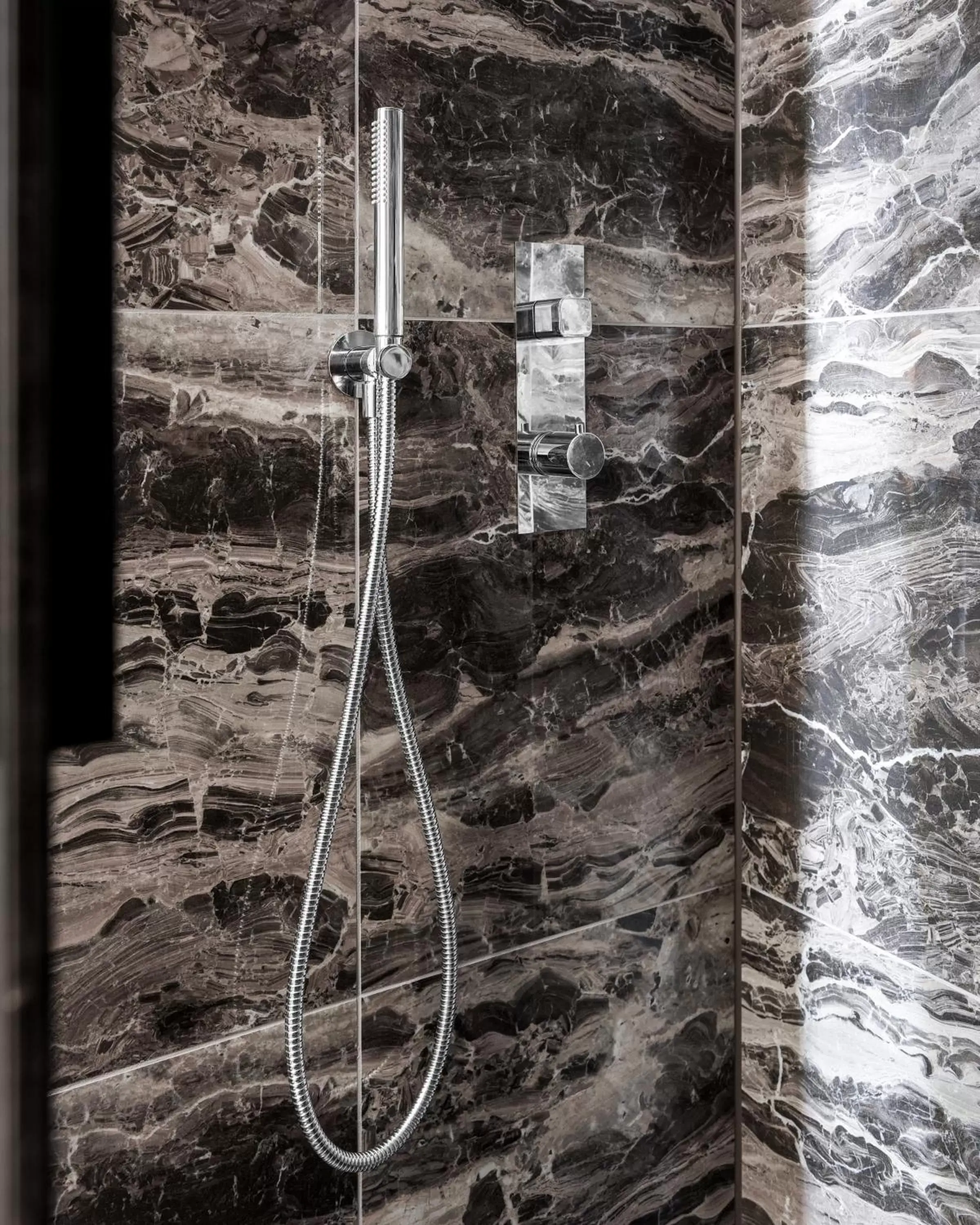 Shower, Winter in Le Marin Boutique Hotel