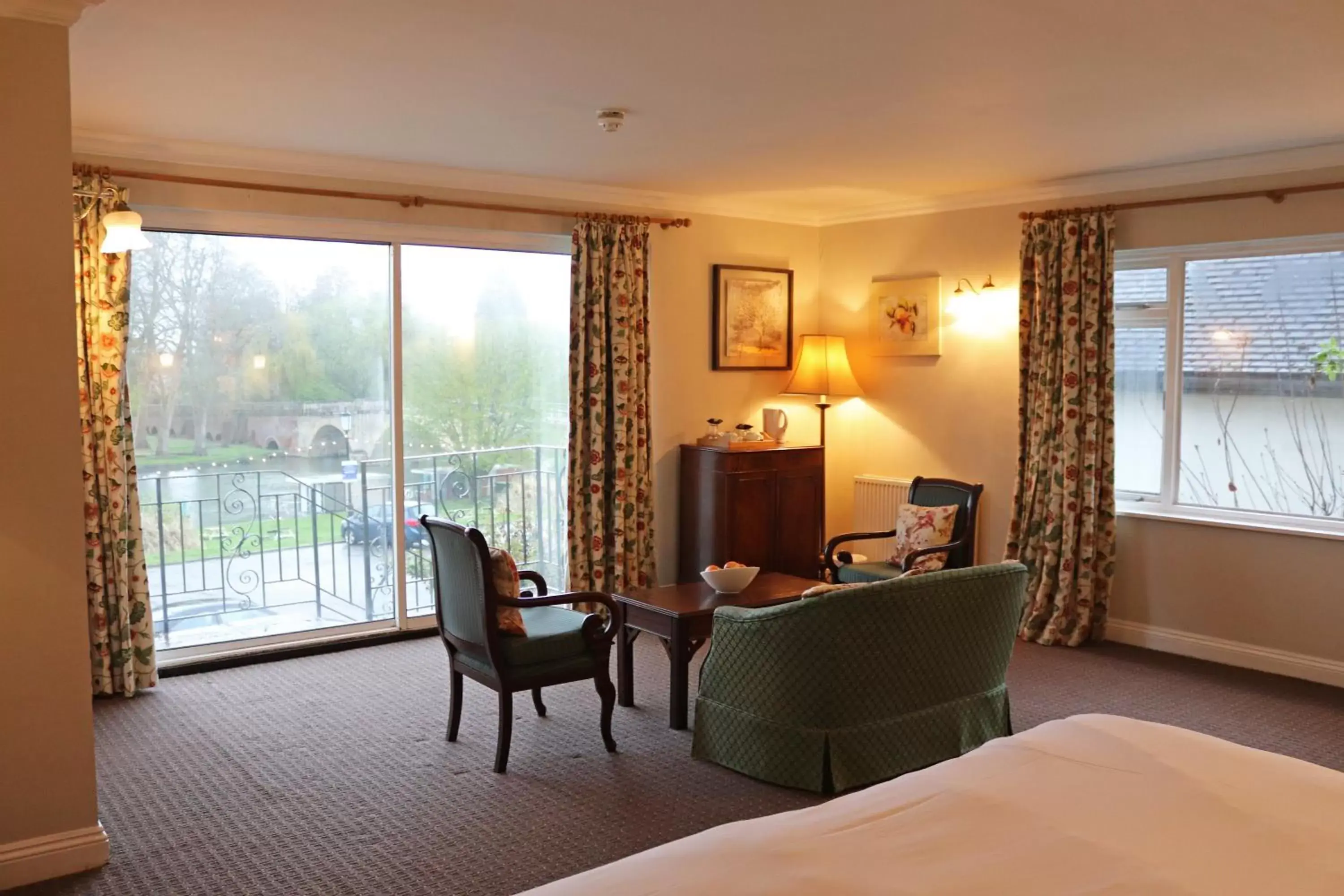 Balcony/Terrace, Seating Area in Shillingford Bridge Hotel