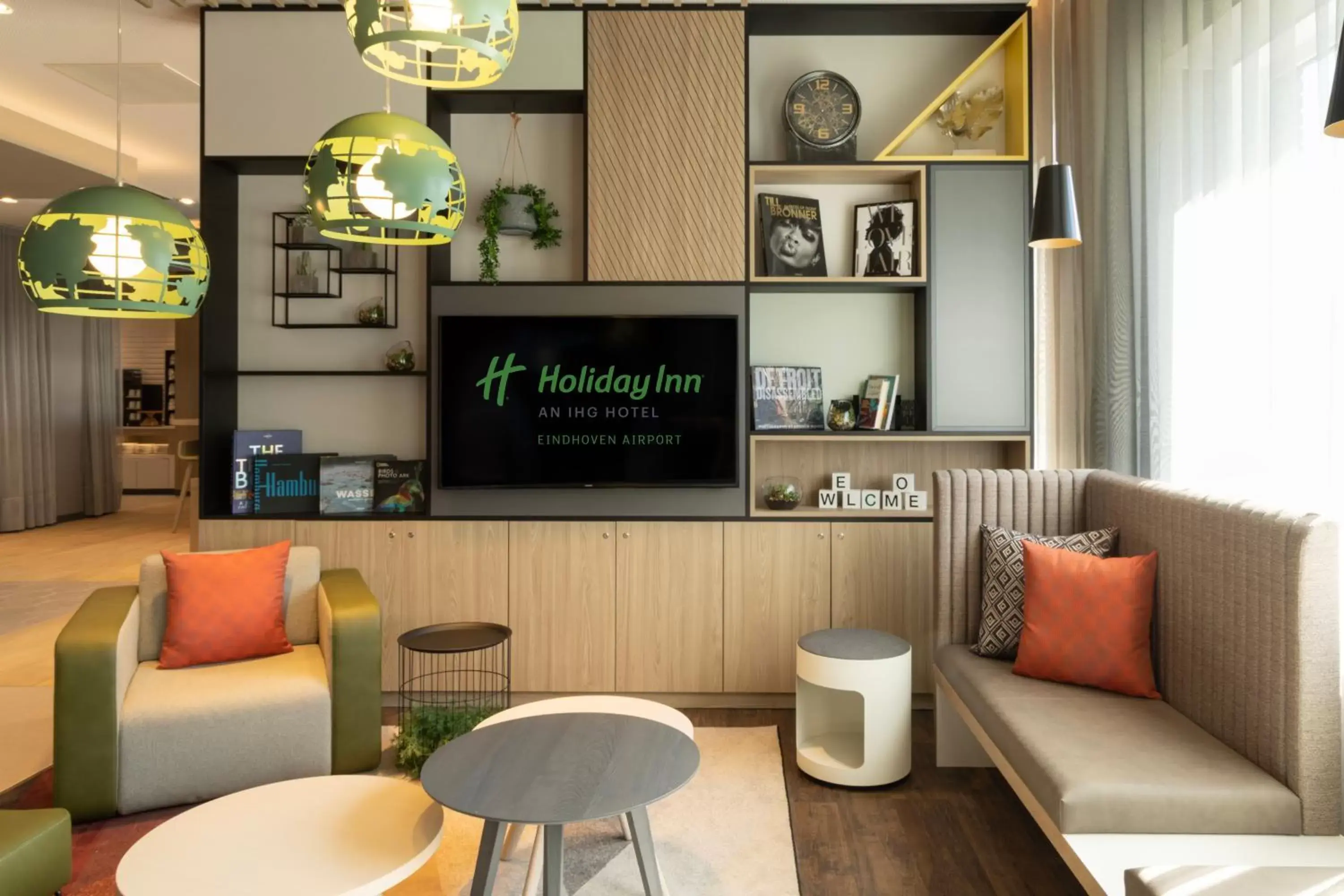 Seating area in Holiday Inn - Eindhoven Airport, an IHG Hotel