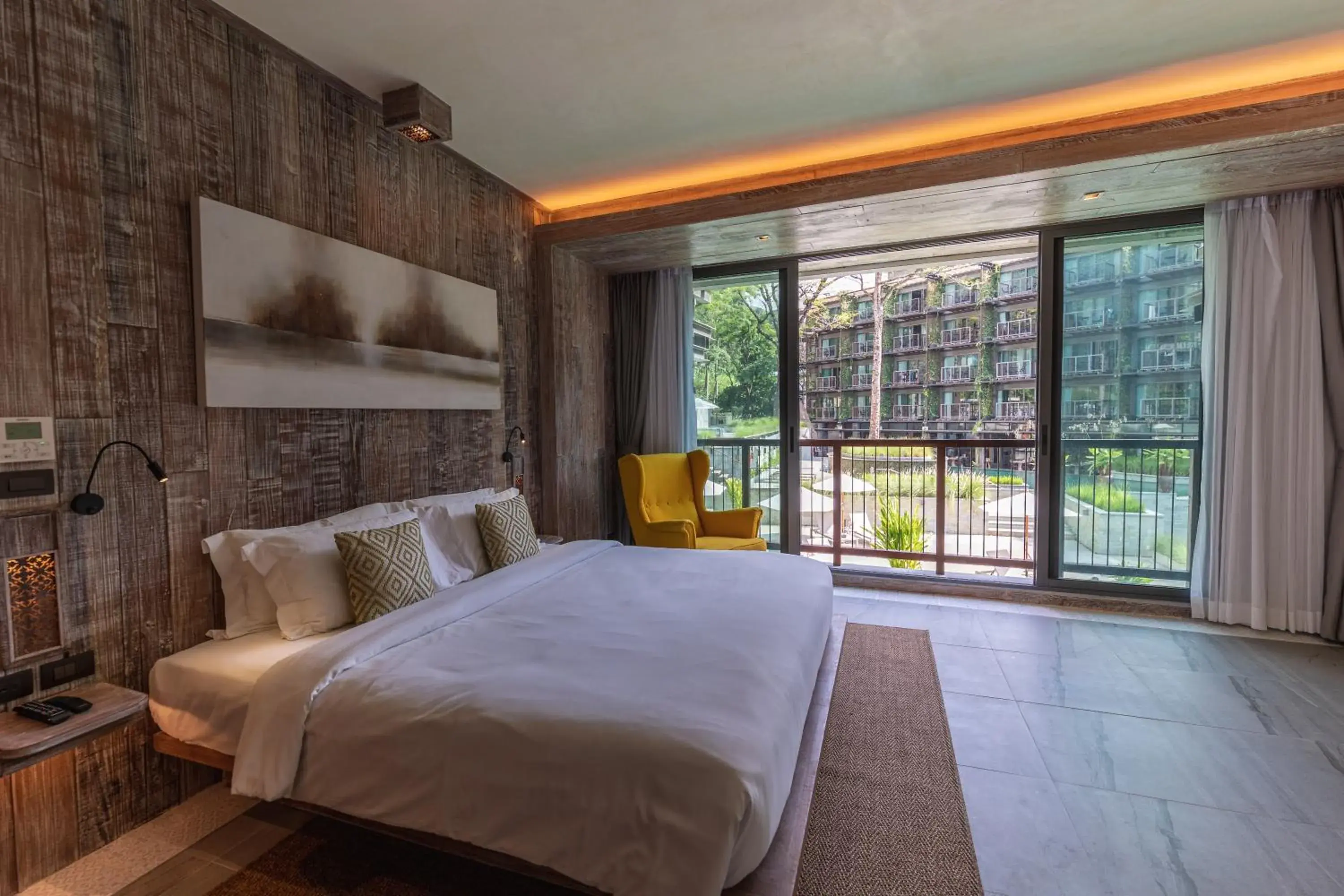 Bed in Dinso Resort & Villas Phuket an IHG Hotel