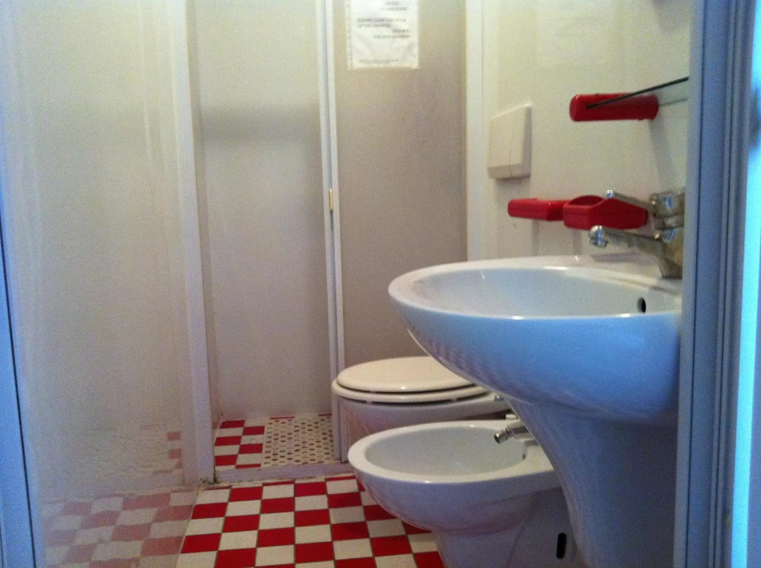Bathroom in Hotel Gambara