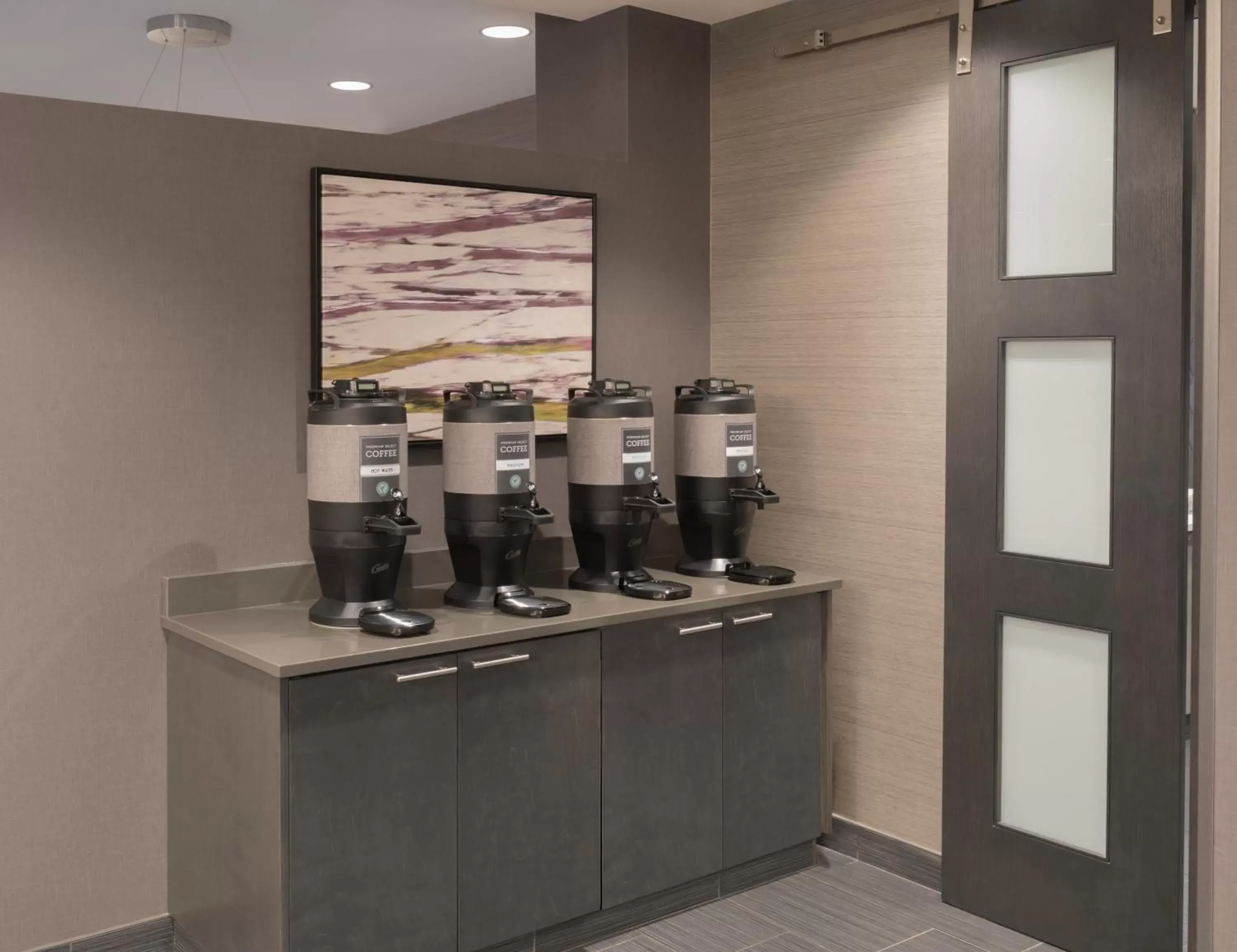 Coffee/tea facilities in Residence Inn by Marriott Halifax Dartmouth