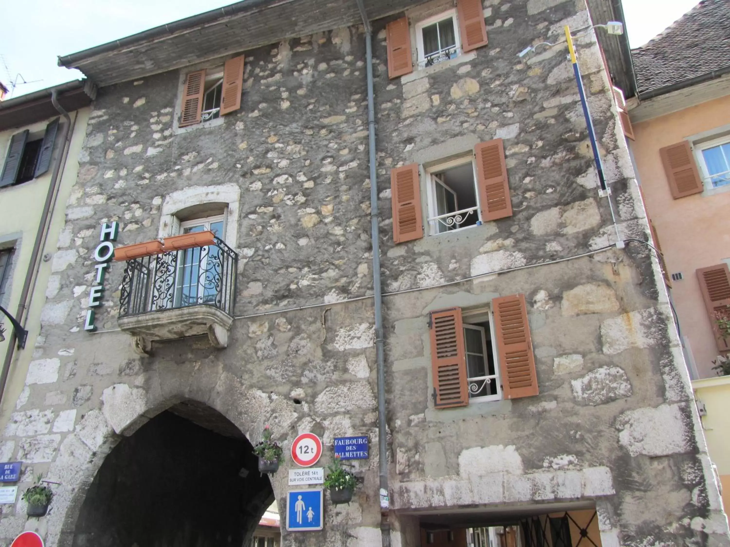 Facade/entrance, Property Building in Icône Hôtel - Annecy