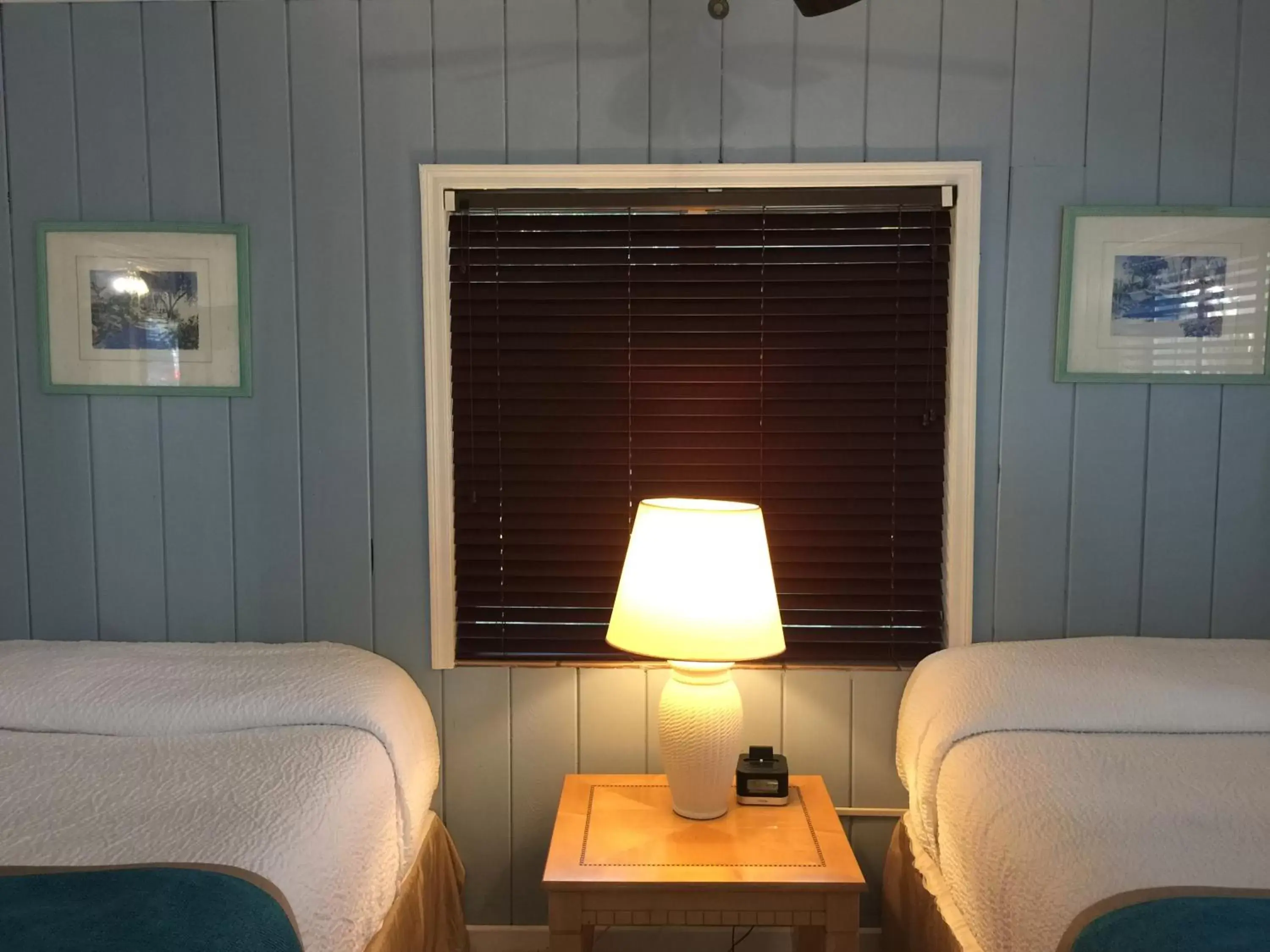 Bed, Seating Area in The Pelican Key Largo Cottages