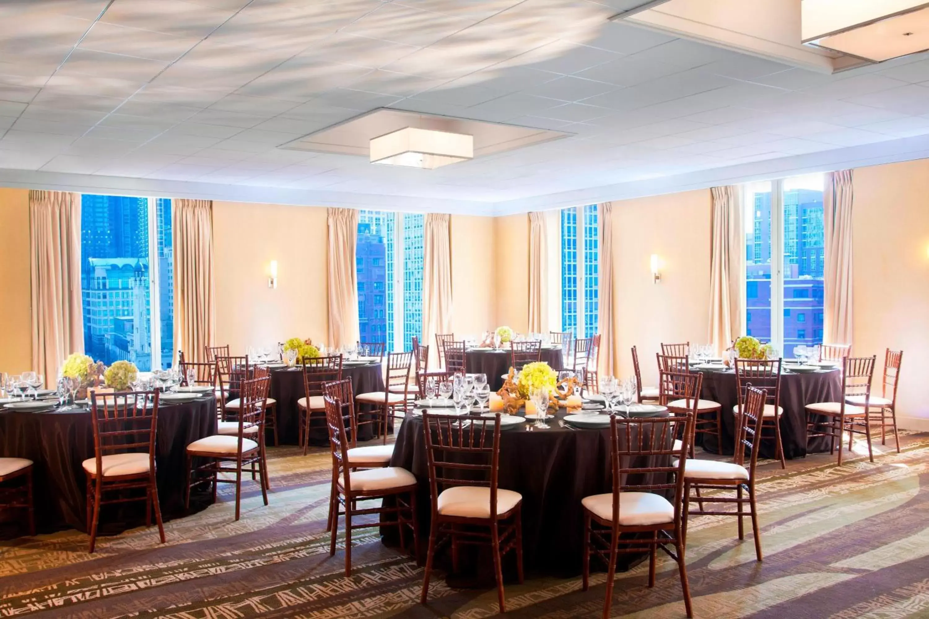 Meeting/conference room, Restaurant/Places to Eat in The Westin Michigan Avenue Chicago