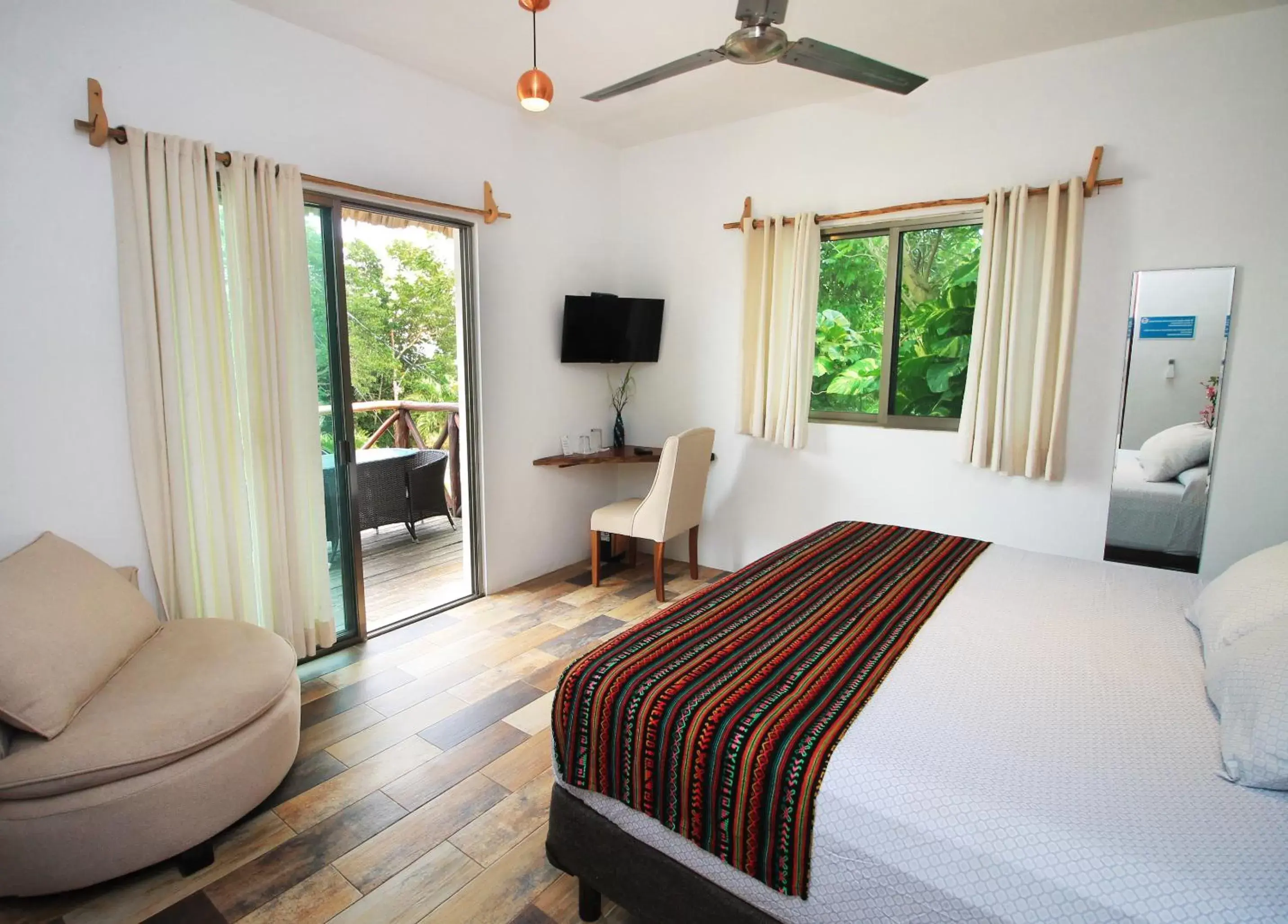 Photo of the whole room in Hotel Pancho Villas Bacalar Vista a Laguna