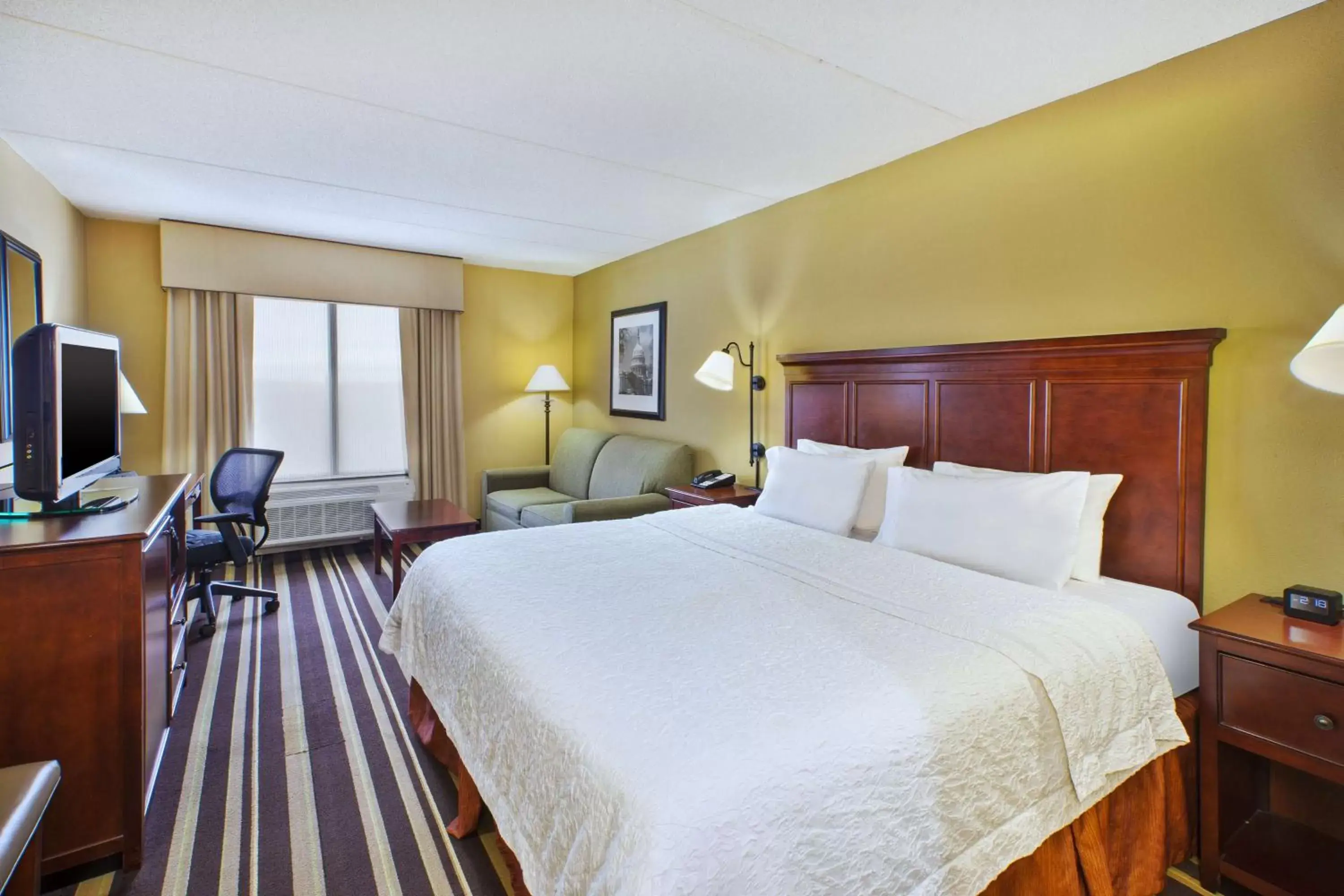 Bedroom, Bed in Hampton Inn Washington-Dulles International Airport South