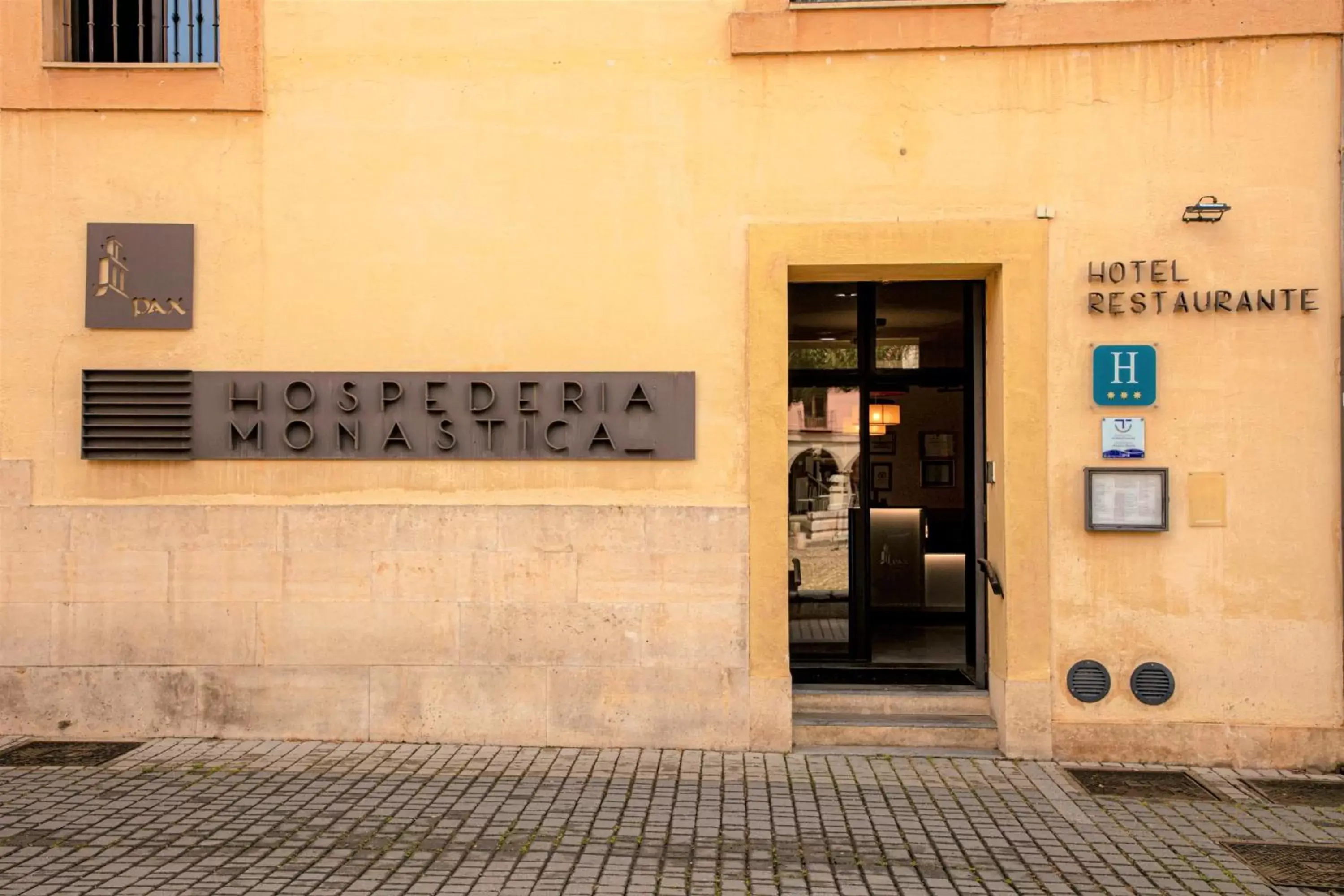 Facade/entrance in Hospedería Monástica Pax