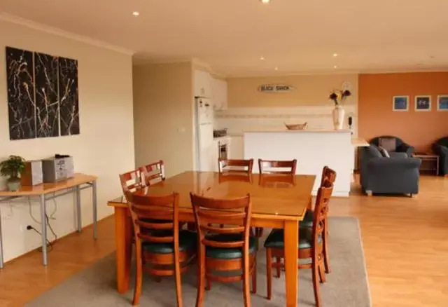 Kitchen or kitchenette, Dining Area in Waterview Luxury Apartments