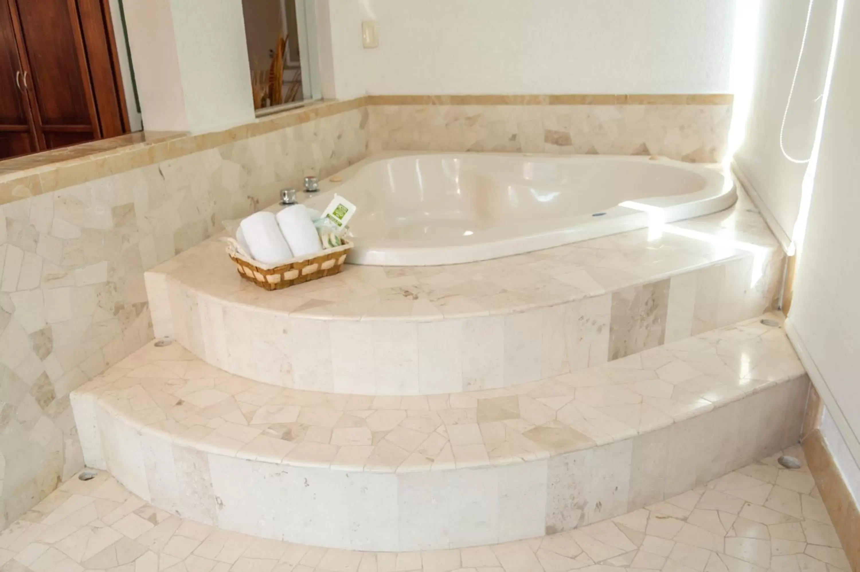 Bath, Bathroom in Hotel Puente Nacional & Spa