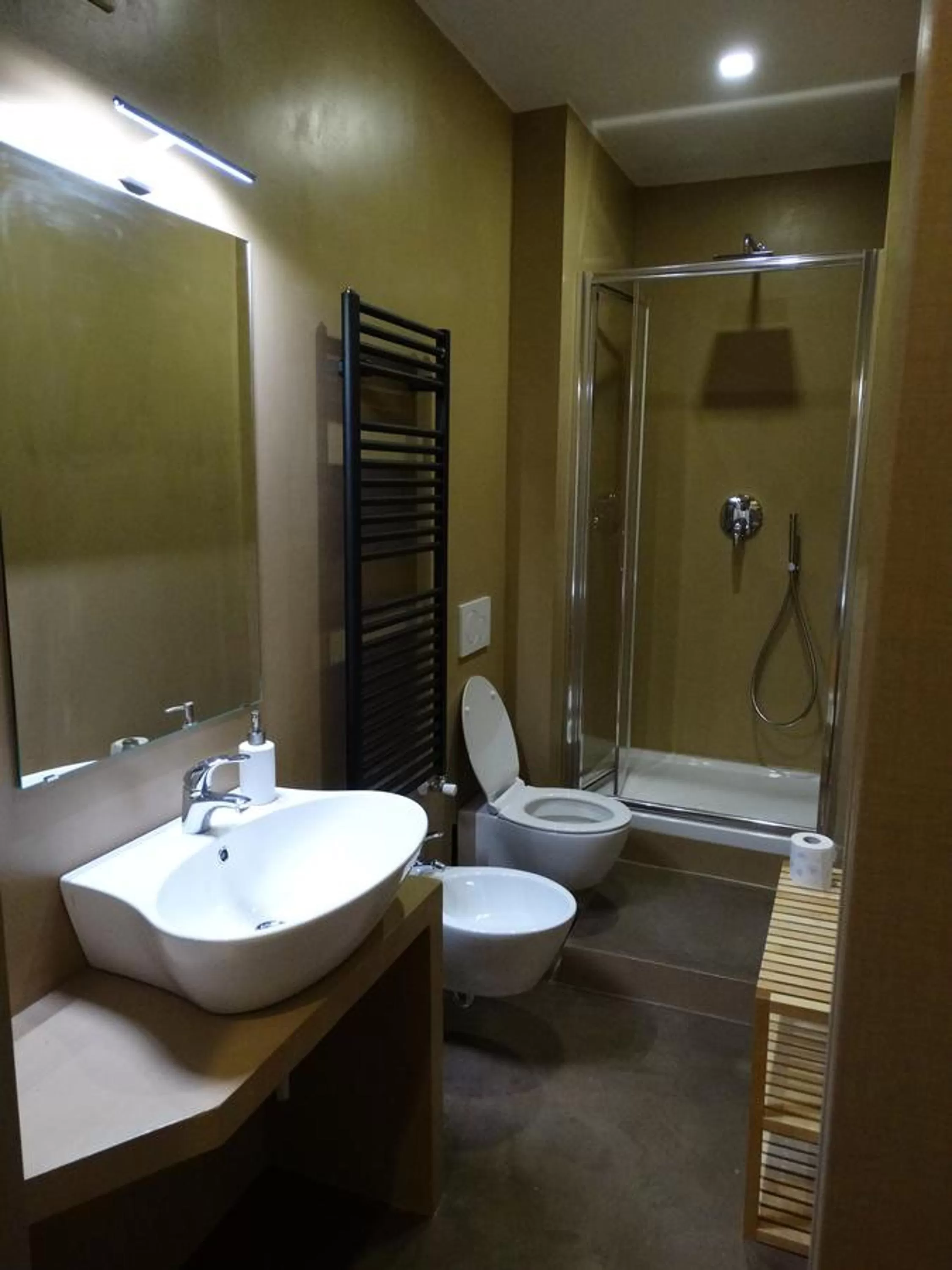 Shower, Bathroom in Siena Gallery - Rooms Only