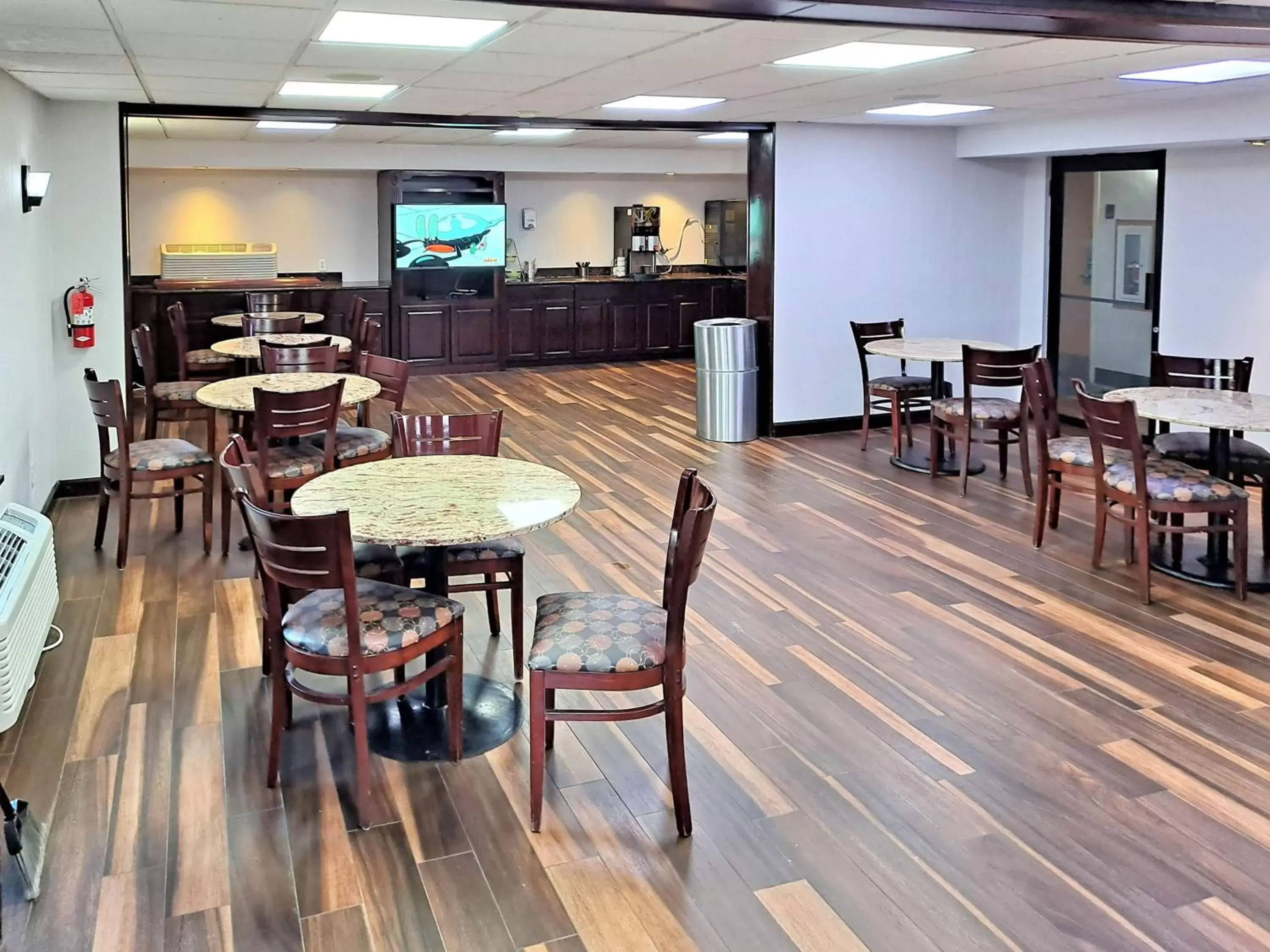 Lobby or reception, Restaurant/Places to Eat in Studio 6 Suites Catonsville MD Baltimore West