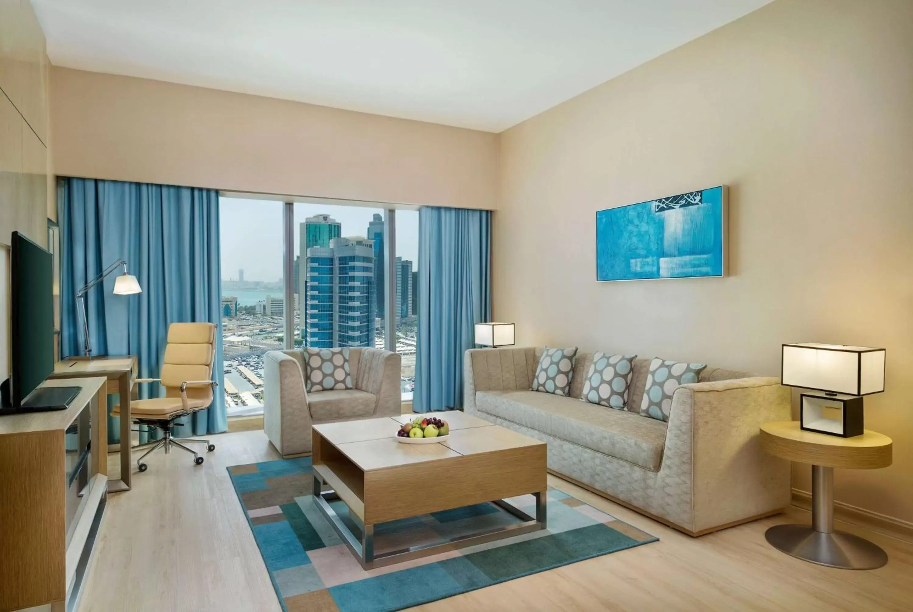 Photo of the whole room, Seating Area in Wyndham Doha West Bay