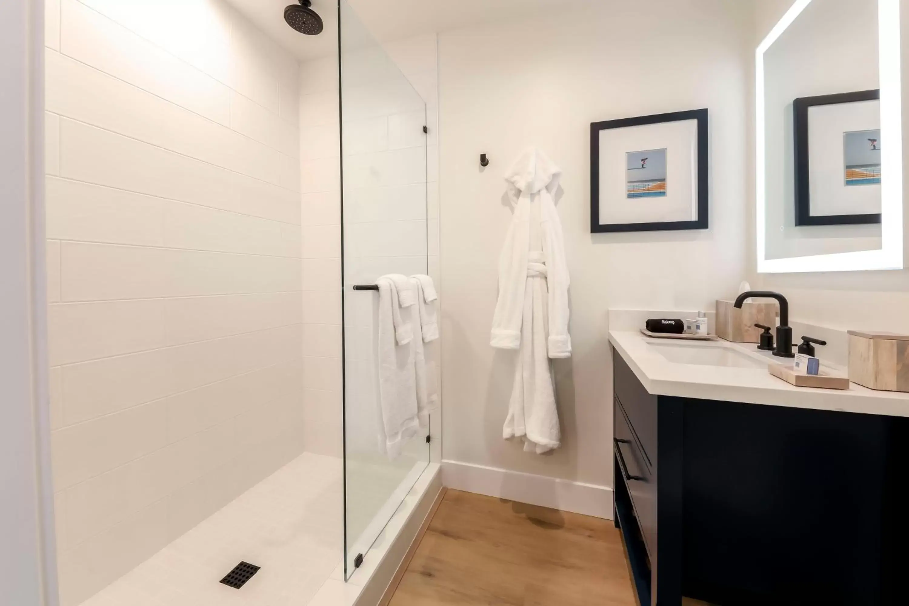 Shower, Bathroom in Del Mar Beach Hotel