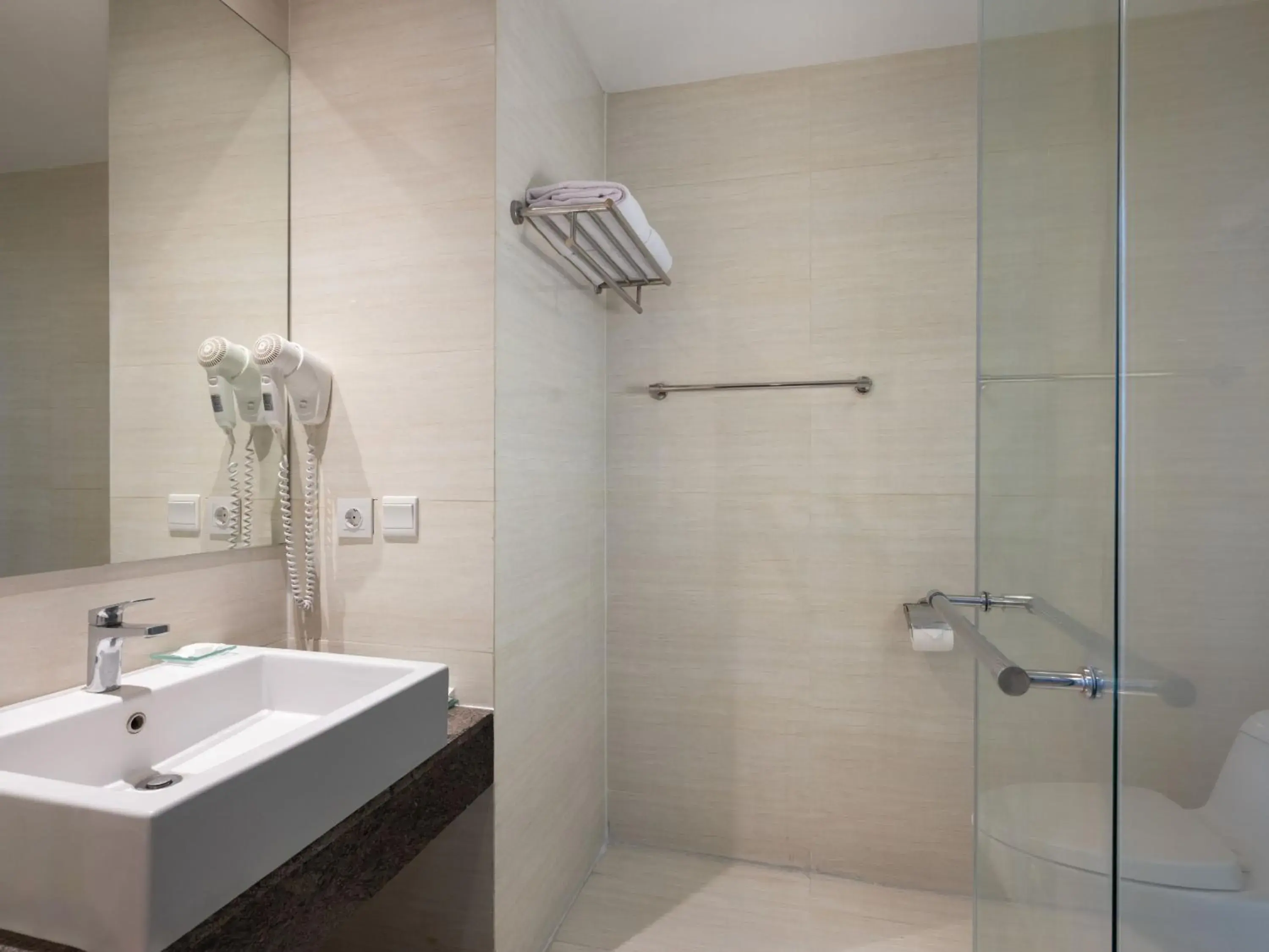 Bathroom in Hotel Santika Premiere Gubeng