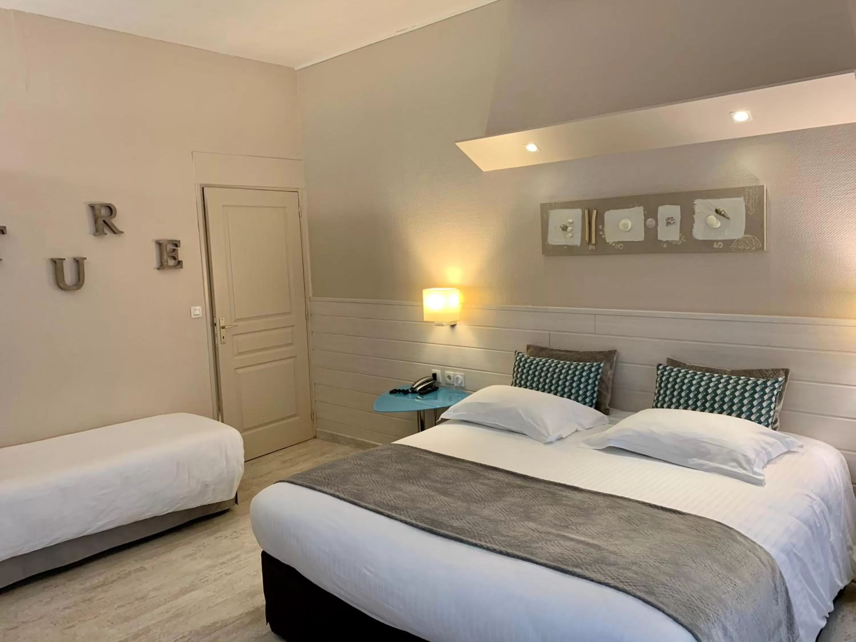 Photo of the whole room, Bed in Best Western Hôtel Des Voyageurs