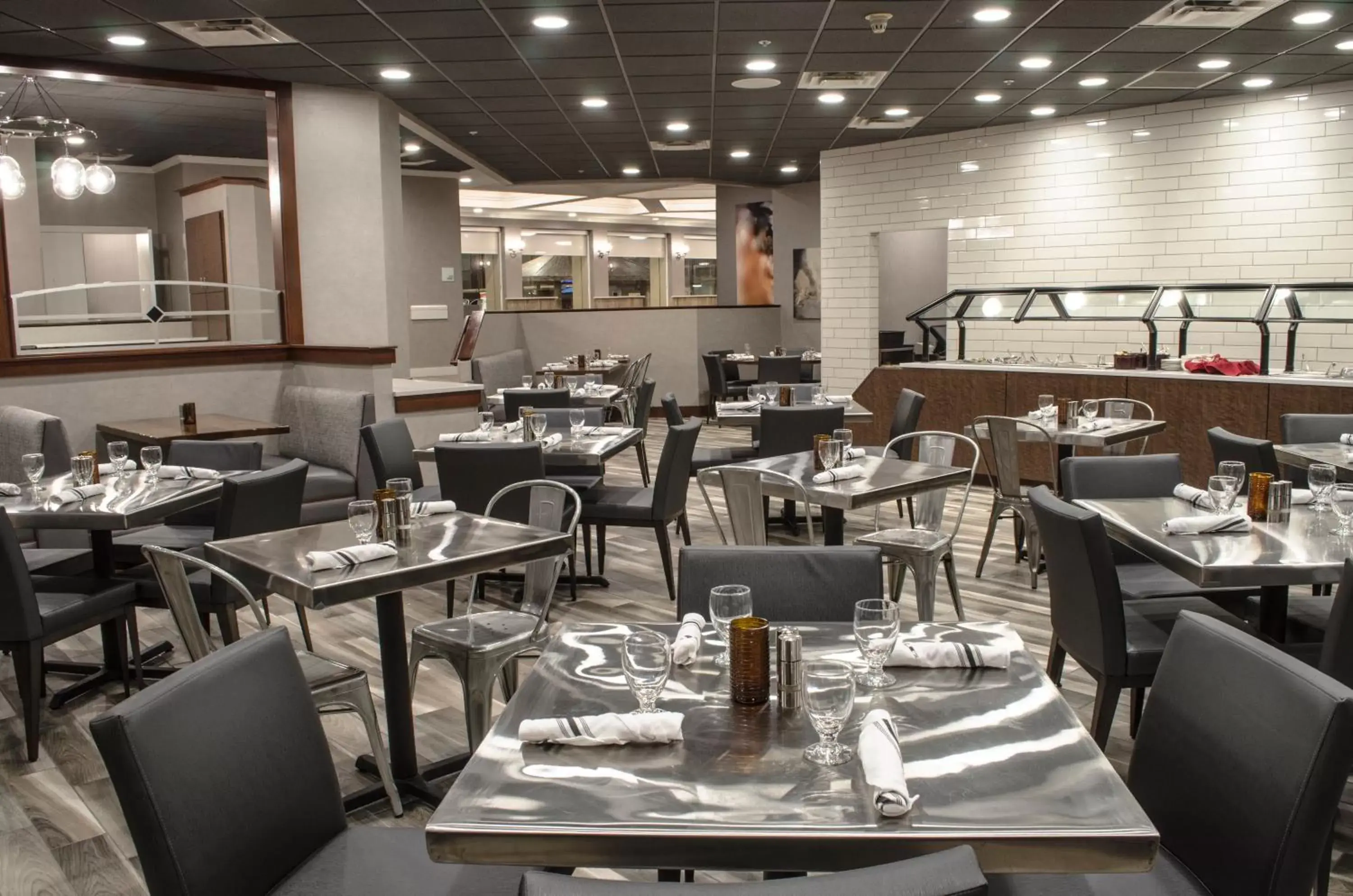 Restaurant/Places to Eat in Holiday Inn Fargo, an IHG Hotel