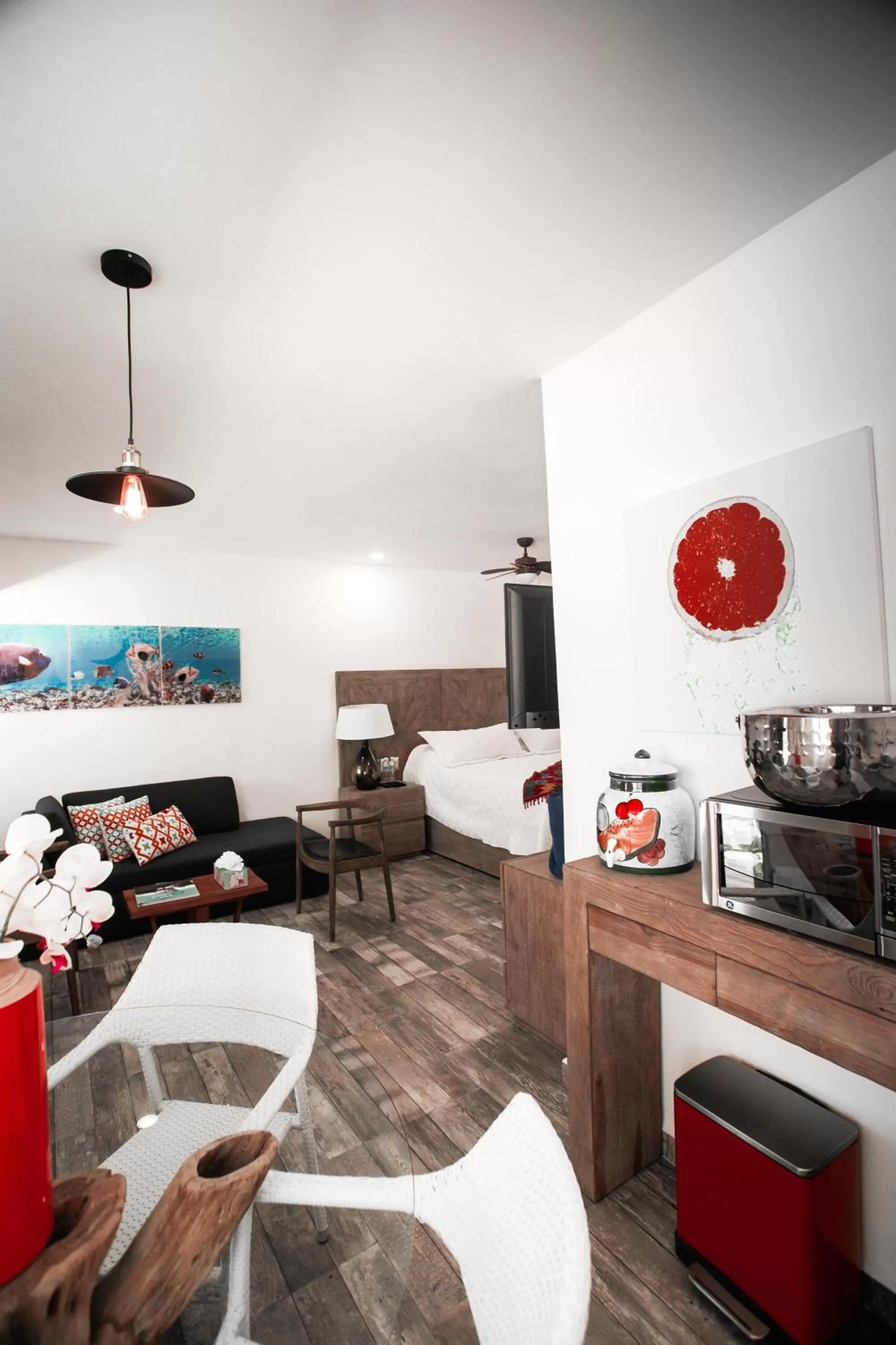 Property building in Hotel Paradise Suites