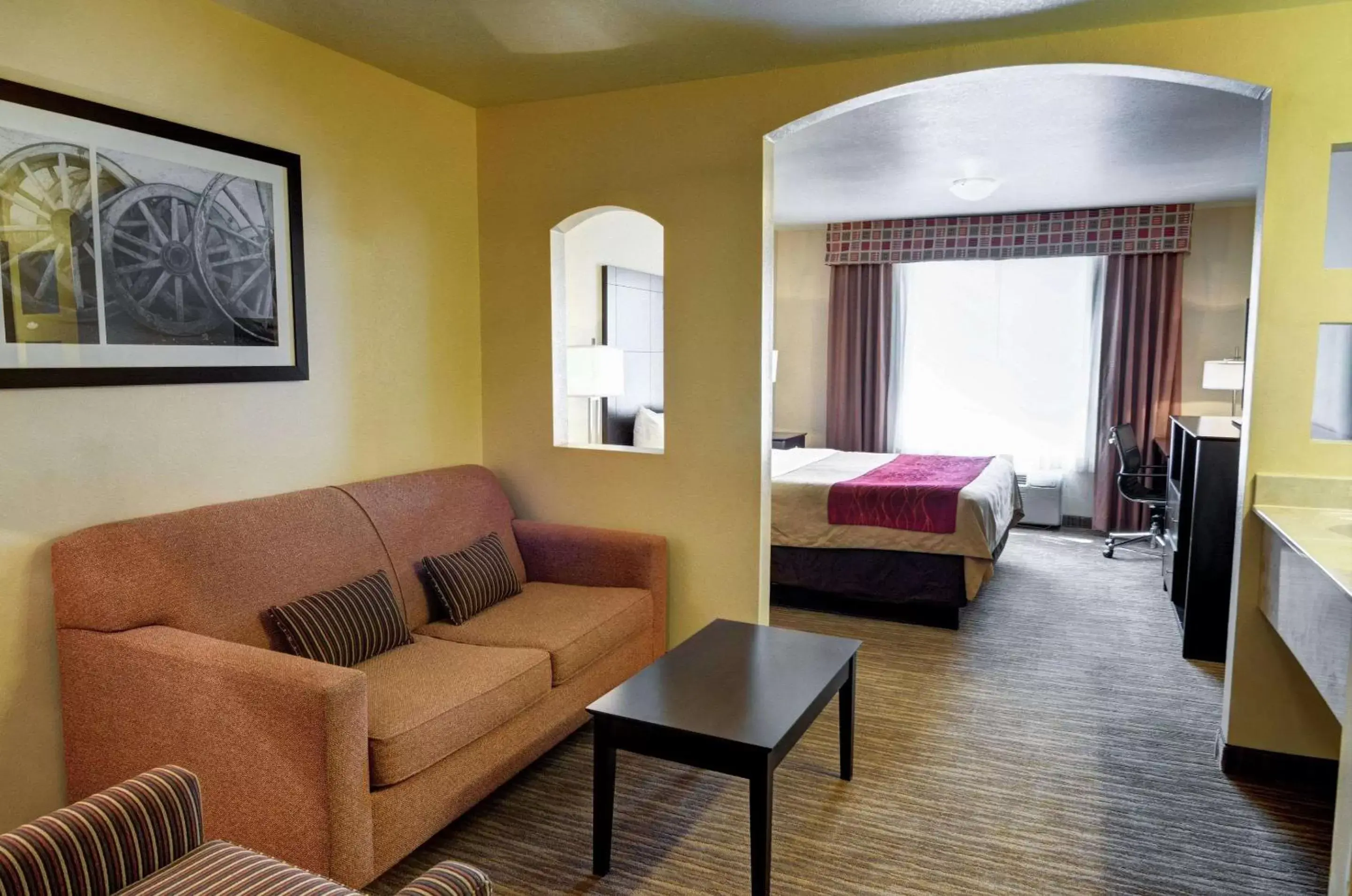 Photo of the whole room in Comfort Inn and Suites Medical West