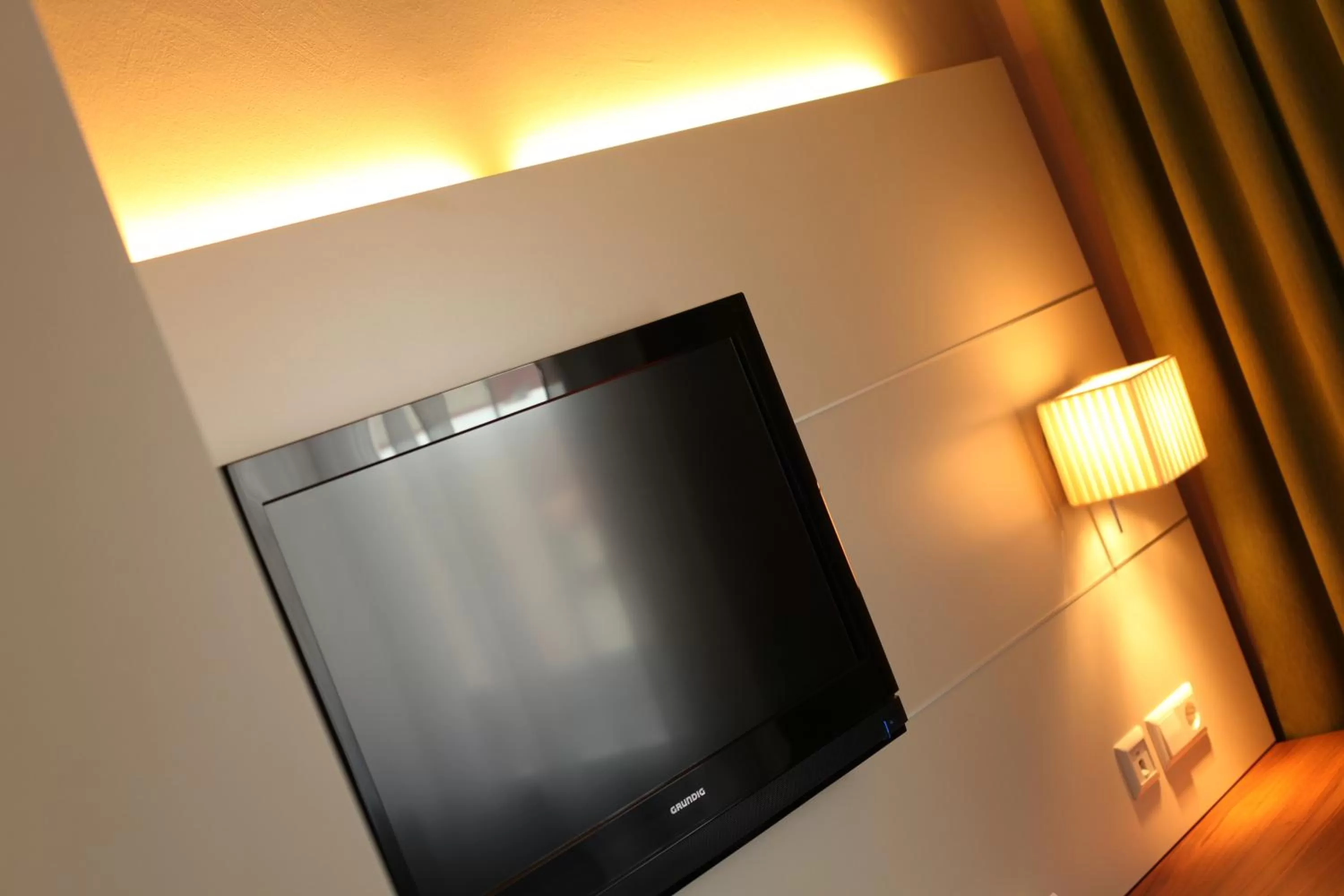 TV and multimedia in RiKu HOTEL Weißenhorn