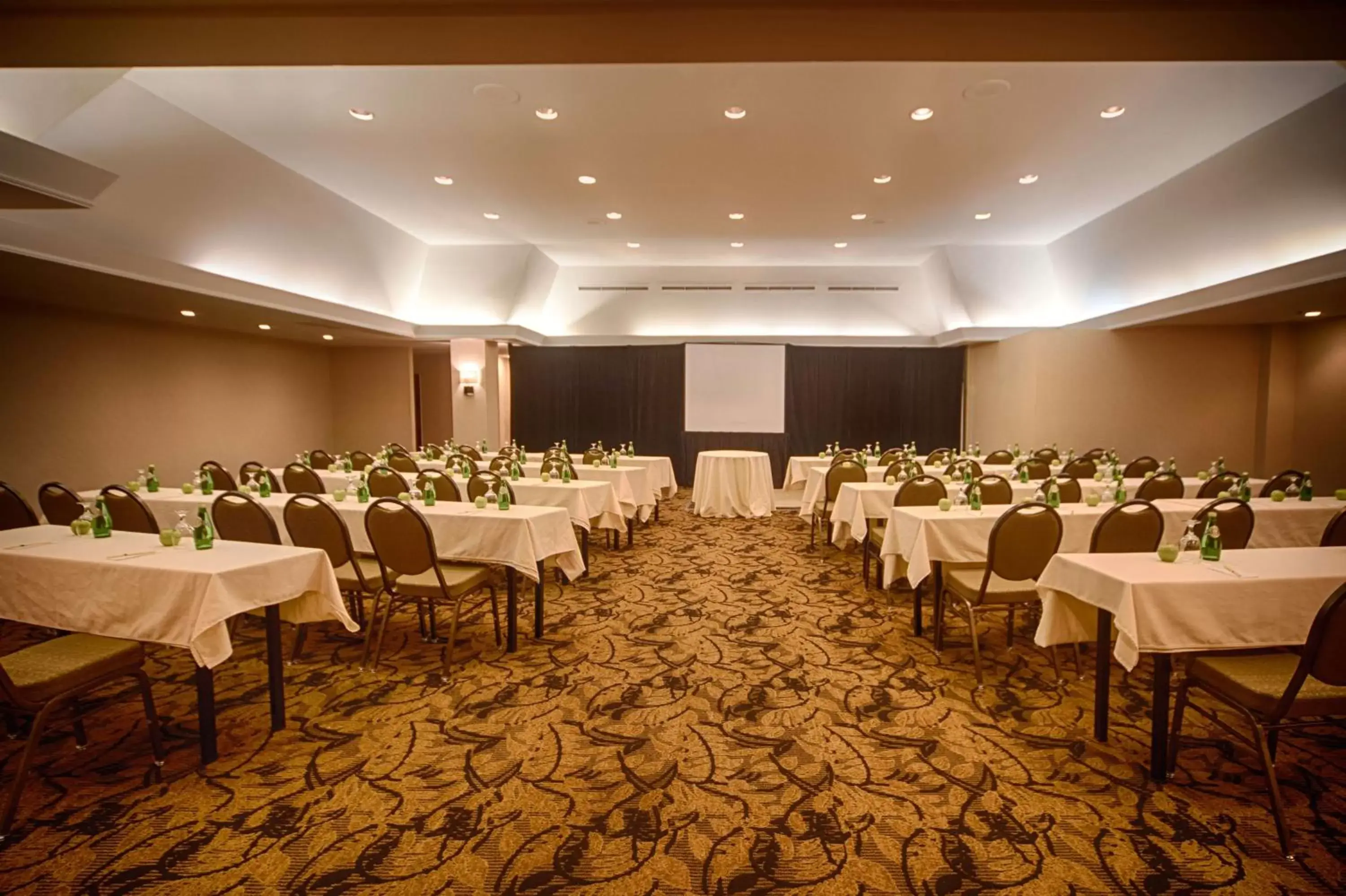 Meeting/conference room in DoubleTree by Hilton Portland, ME