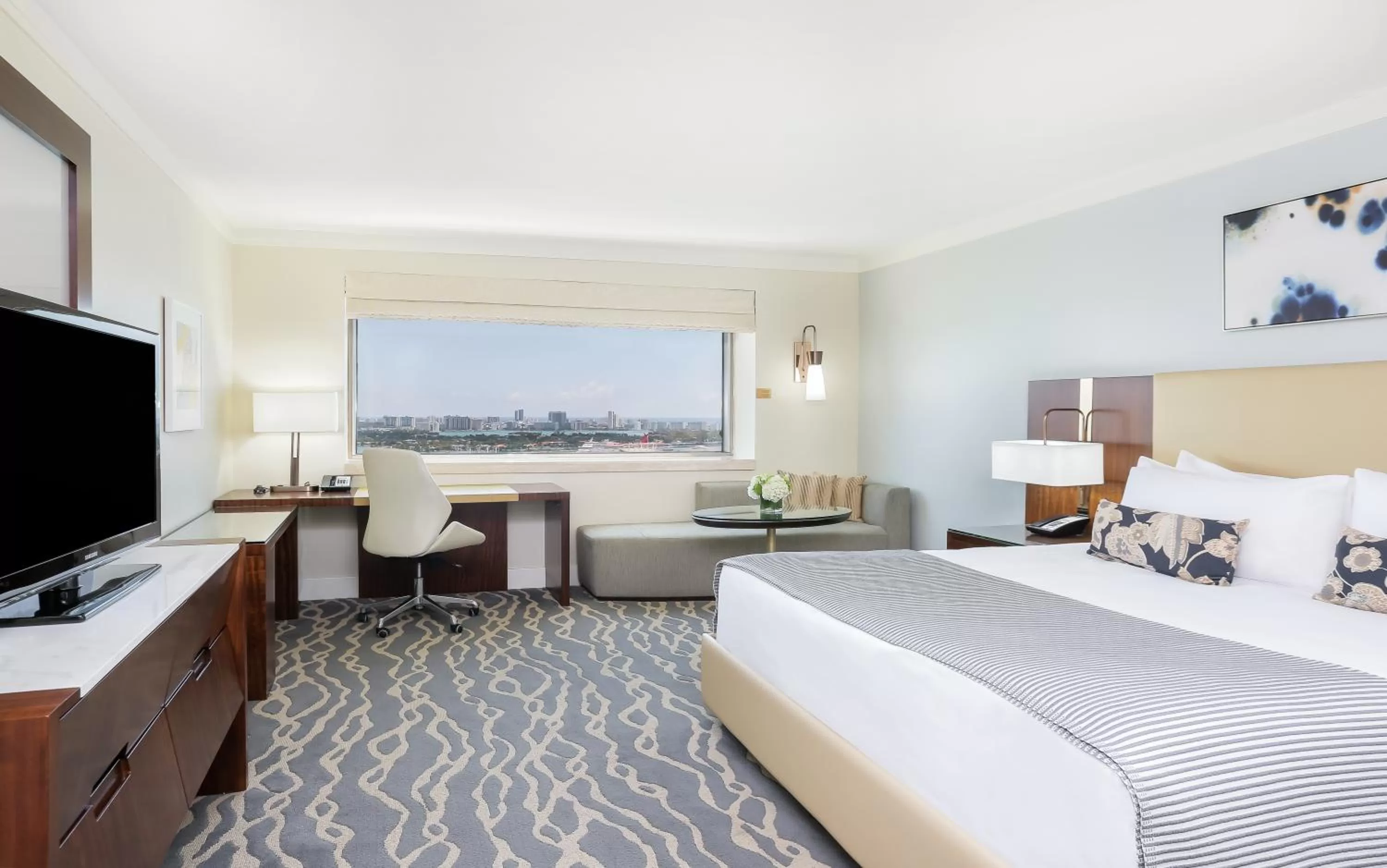 TV and multimedia, Bed in InterContinental Miami by IHG