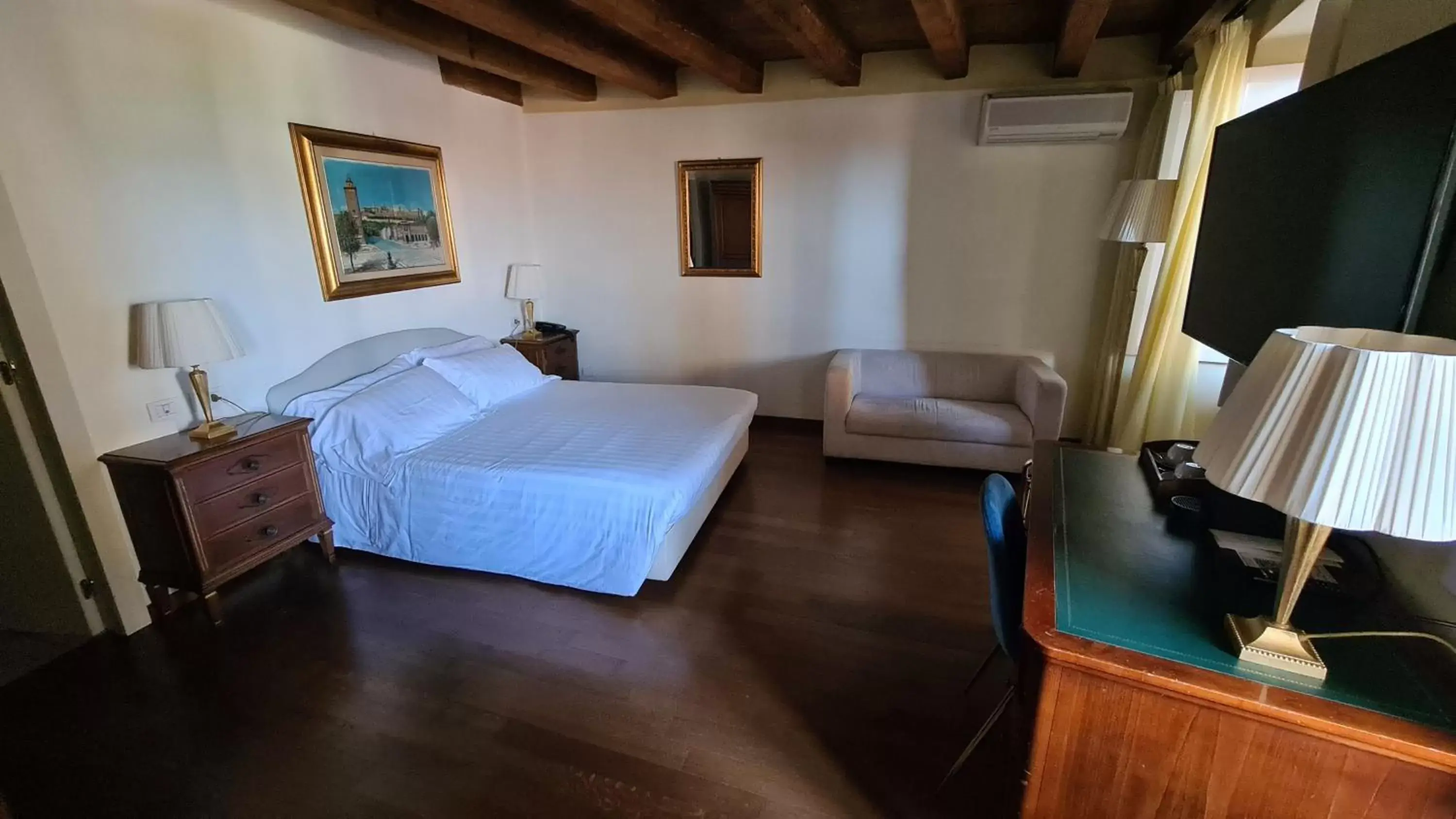 Bedroom, Bed in Hotel Piazza Vecchia