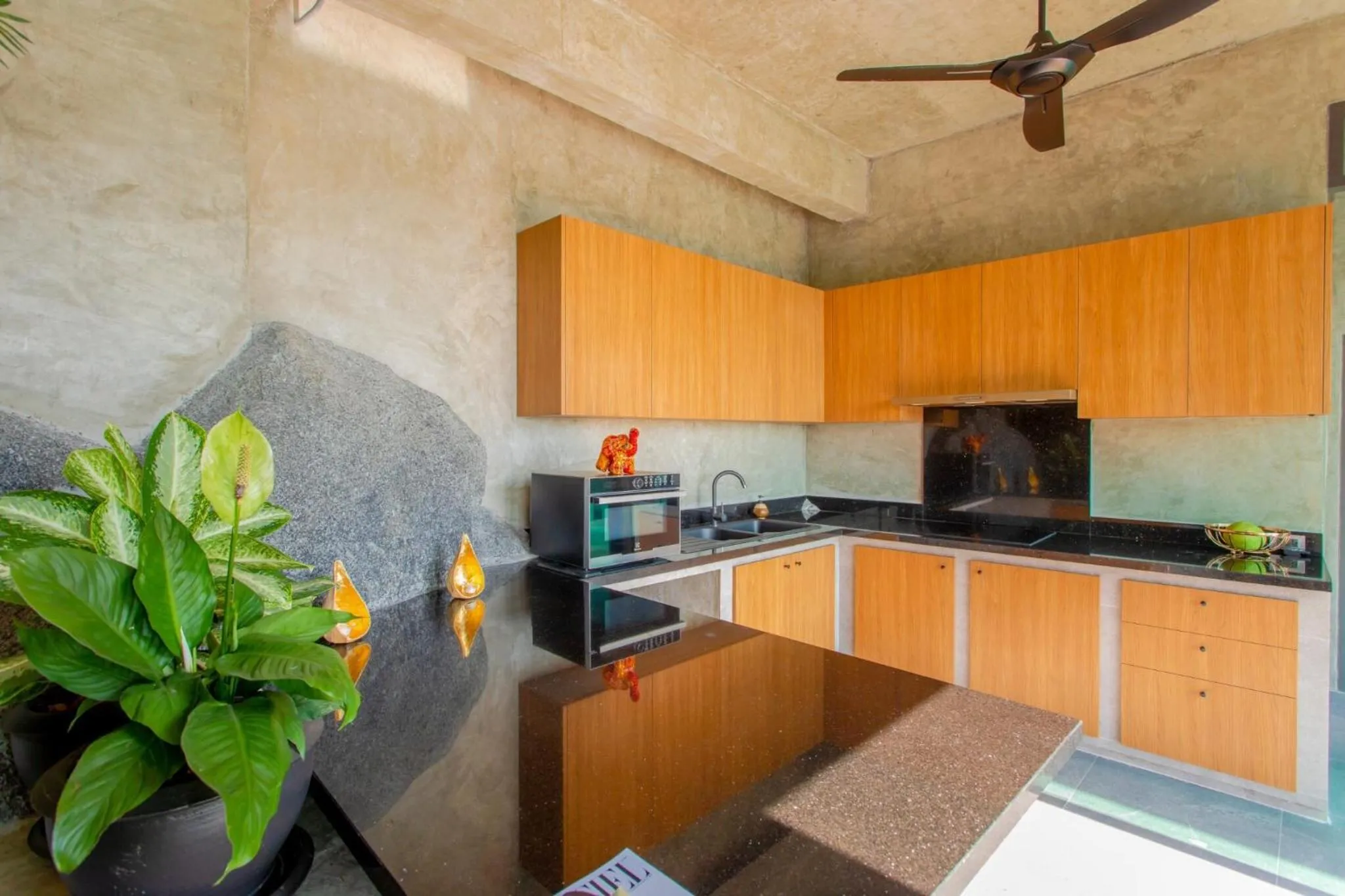 Communal kitchen in Baan Saint-Tropez Seaview Villas Kata Beach