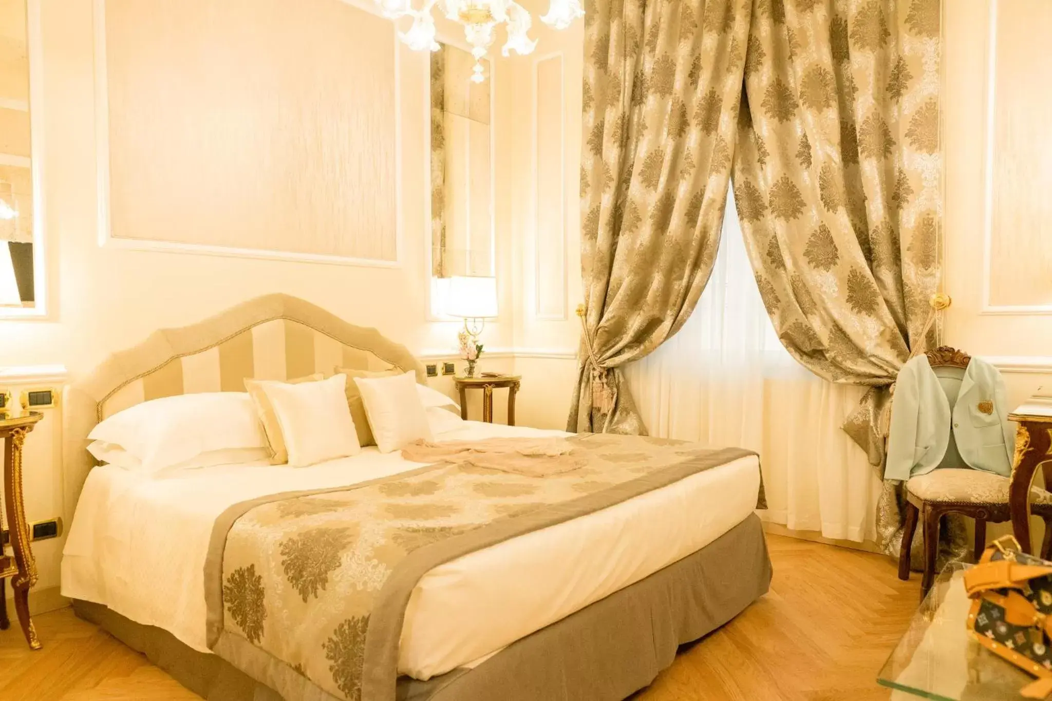 Photo of the whole room, Bed in Grand Hotel Majestic gia' Baglioni