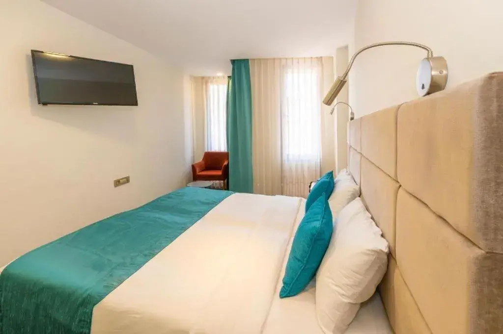 Bedroom, Bed in Hotel V Plus Taksim