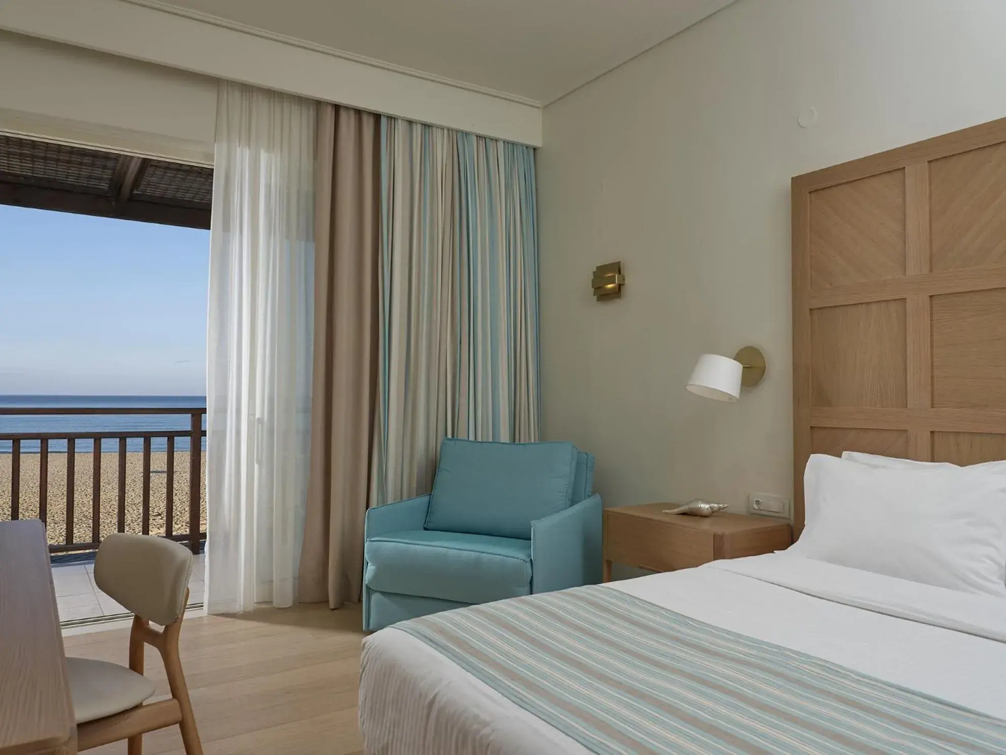 Sea view, Bed in Pilot Beach Resort