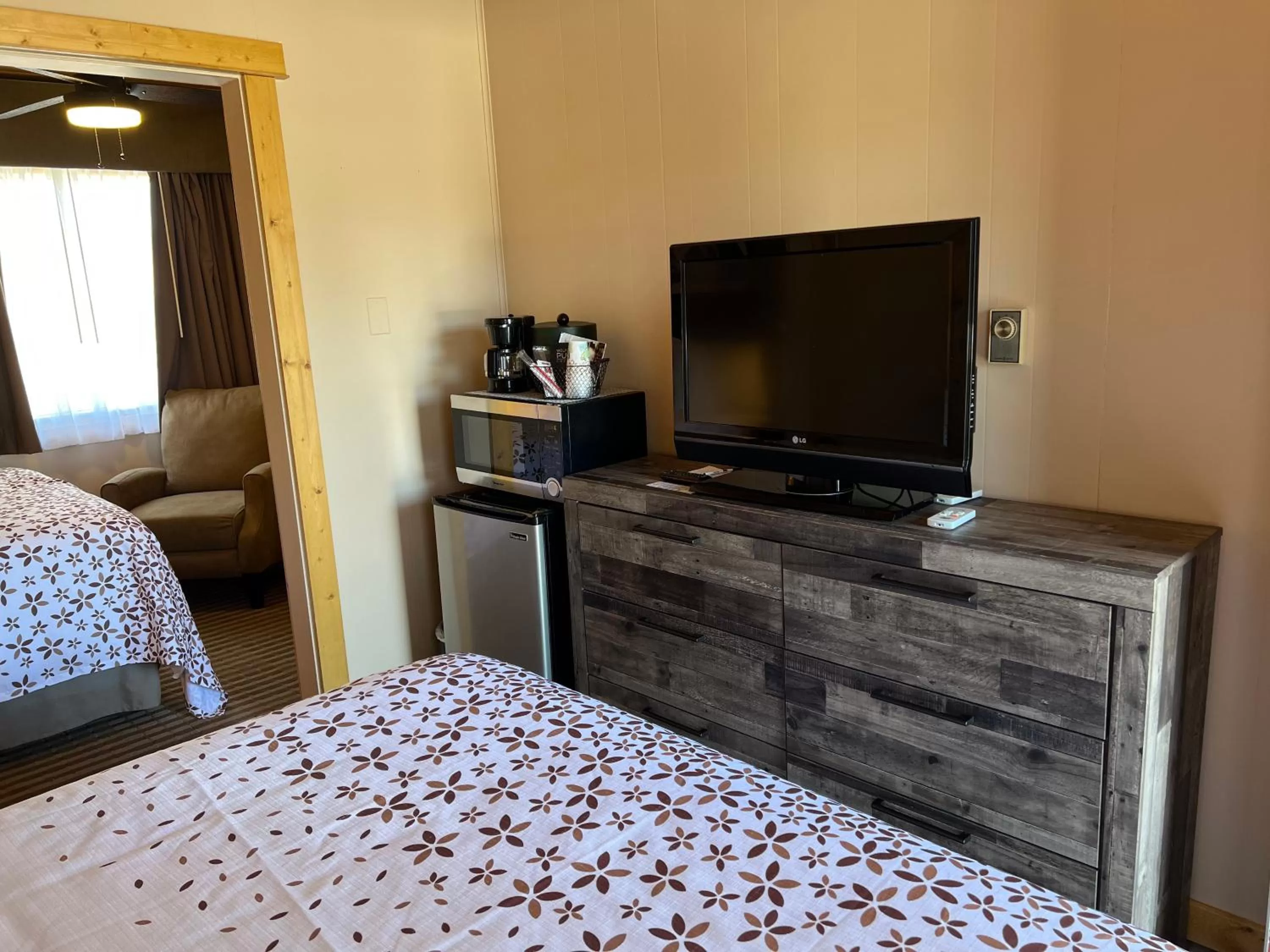 Bed in Estes Mountain Inn