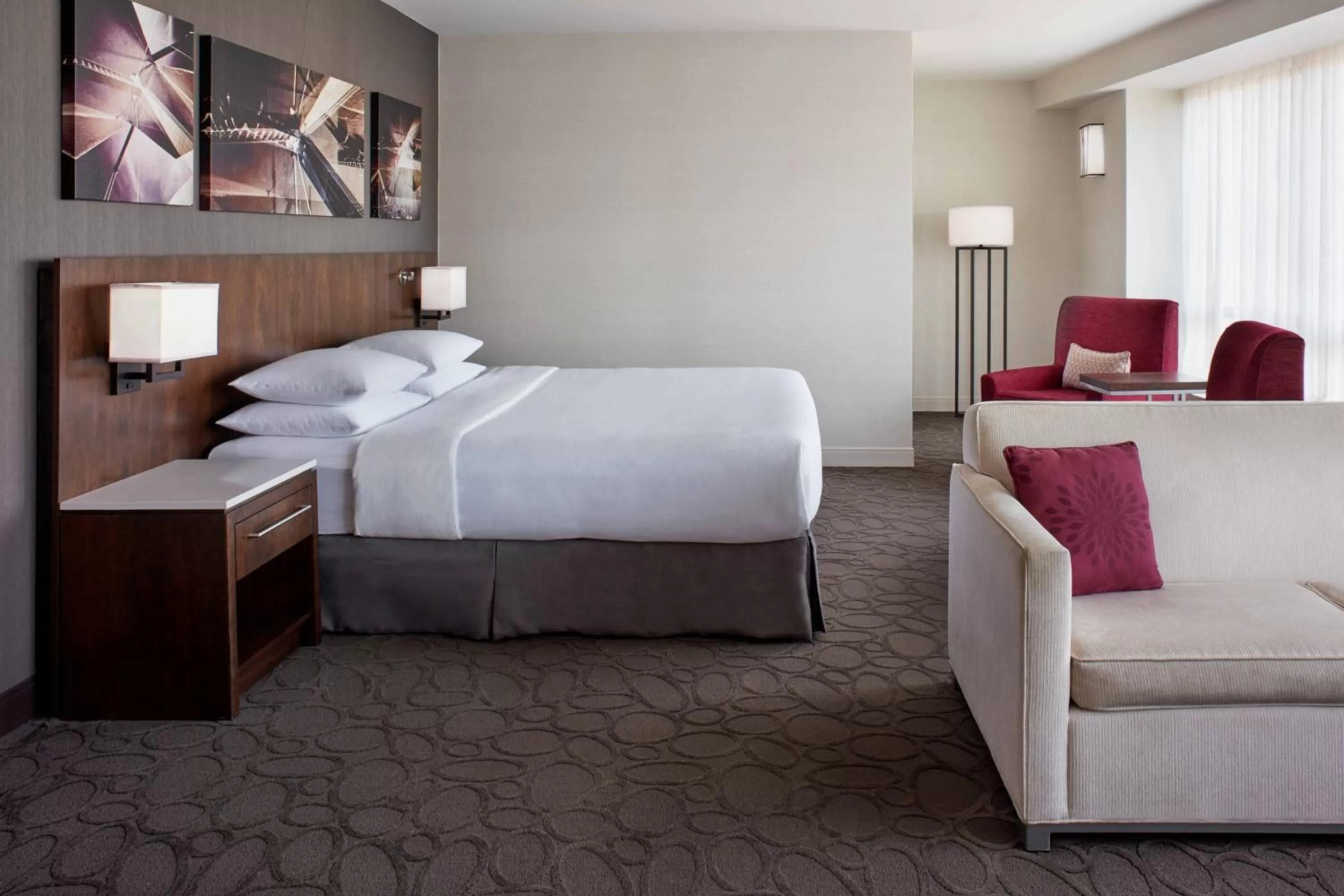Photo of the whole room, Bed in Delta Hotels by Marriott Ottawa City Centre