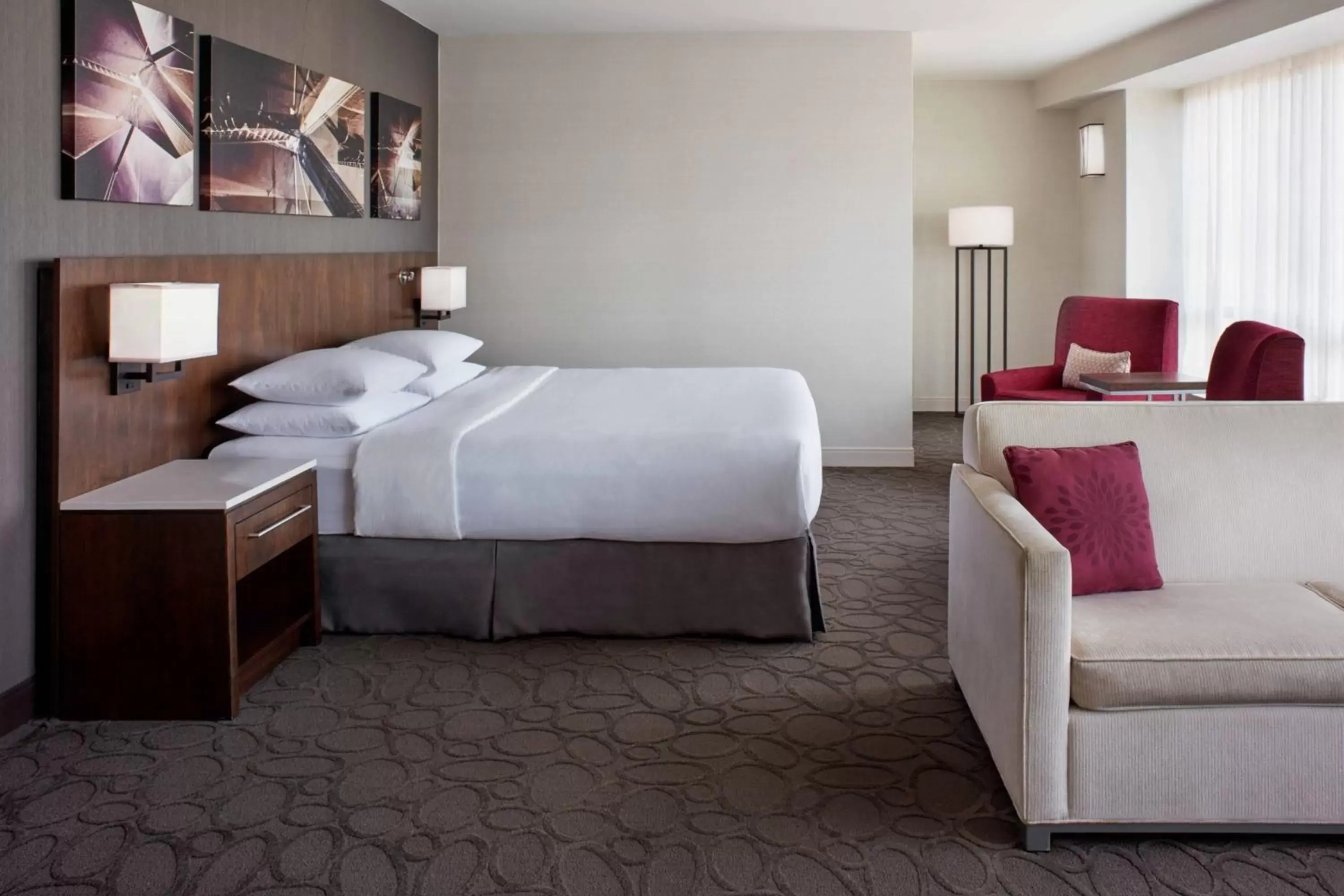 Bedroom, Bed in Delta Hotels by Marriott Ottawa City Centre