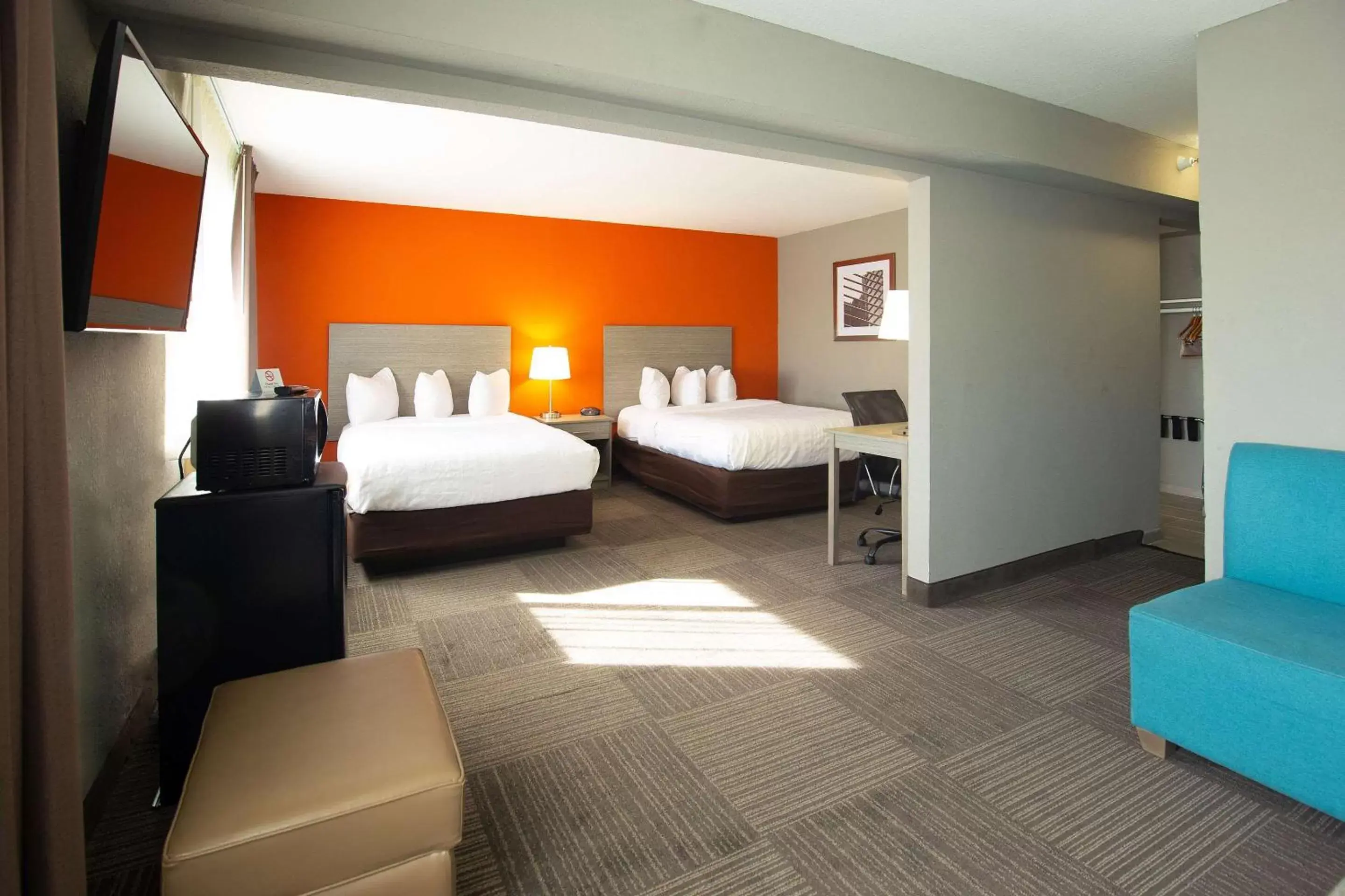 Photo of the whole room, Bed in Quality Inn & Suites