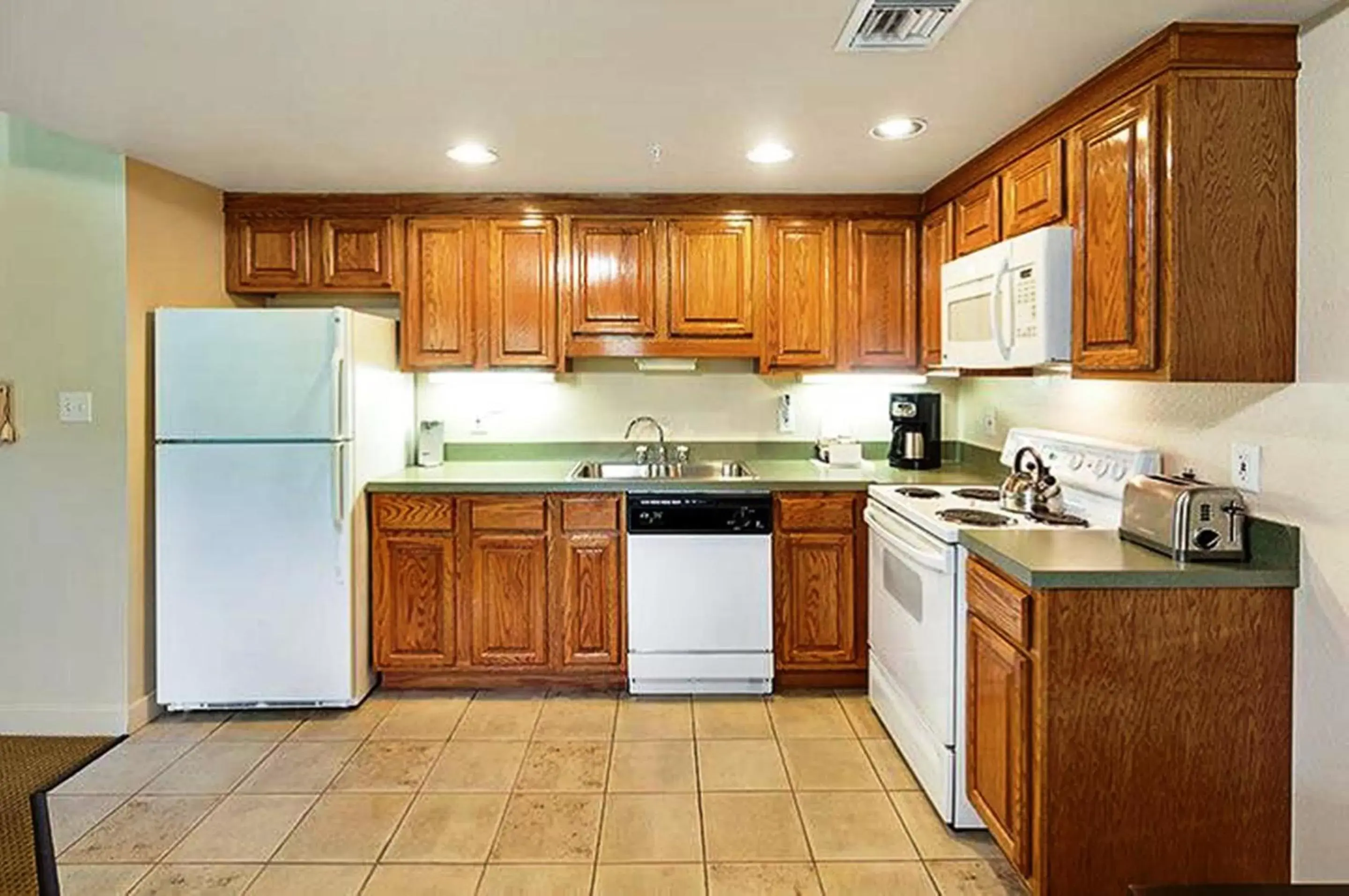 Coffee/tea facilities, Kitchen/Kitchenette in Bent Creek Golf Village