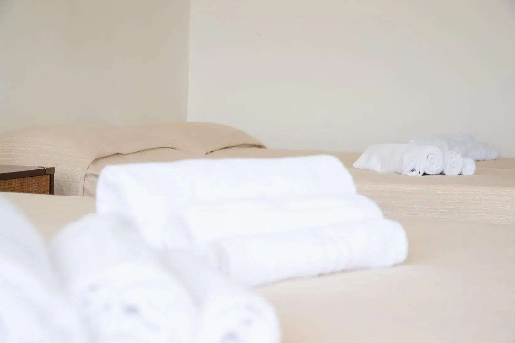 towels, Bed in Hotel De Plam