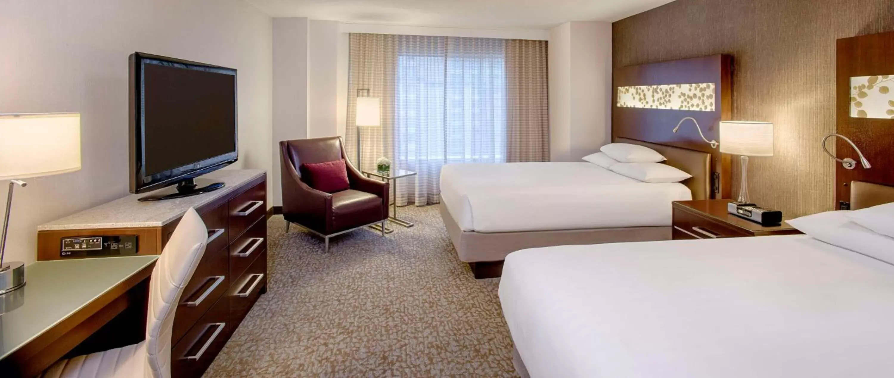 Bedroom, TV/Entertainment Center in Grand Hyatt Washington