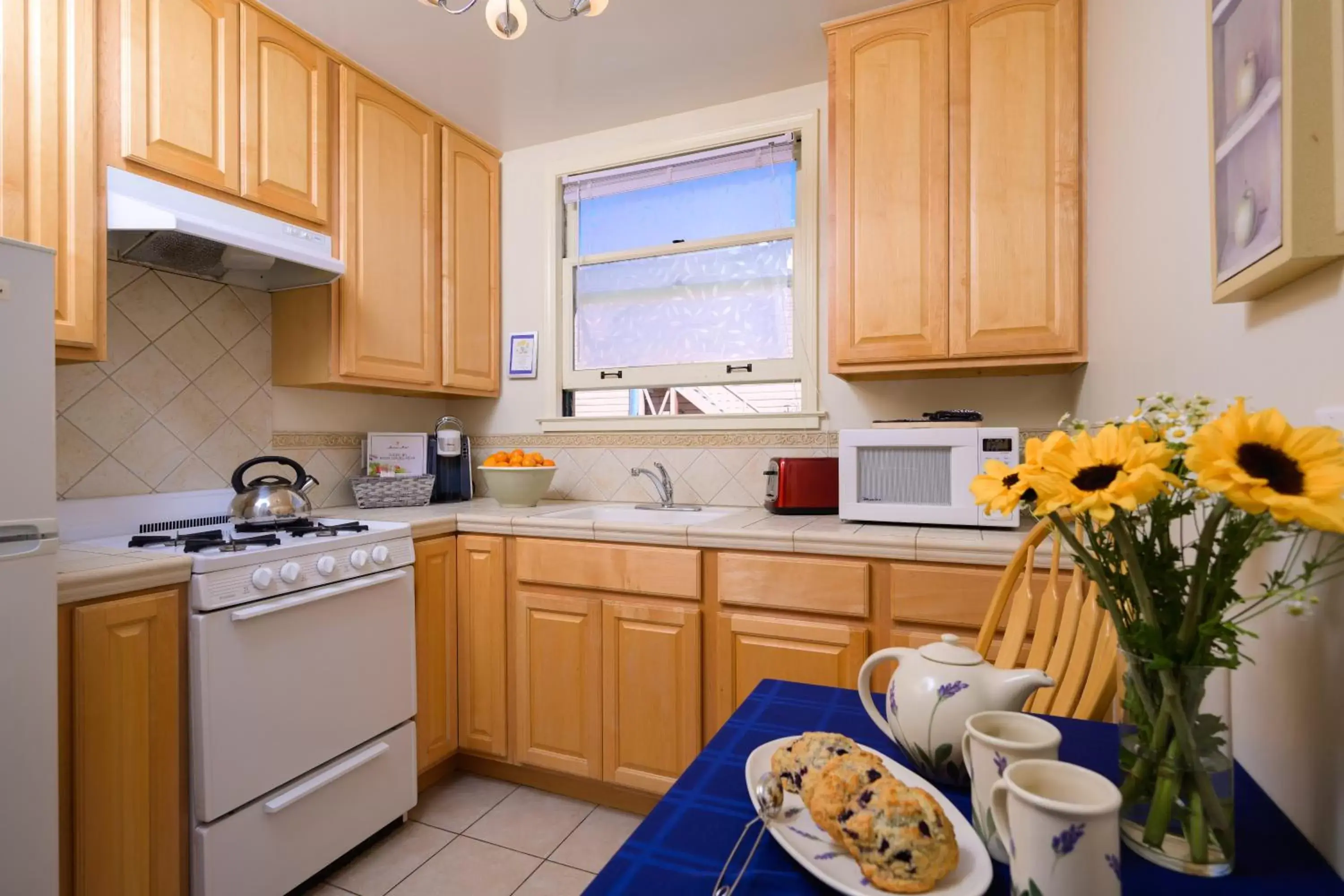 Kitchen or kitchenette, Kitchen/Kitchenette in Marina Motel