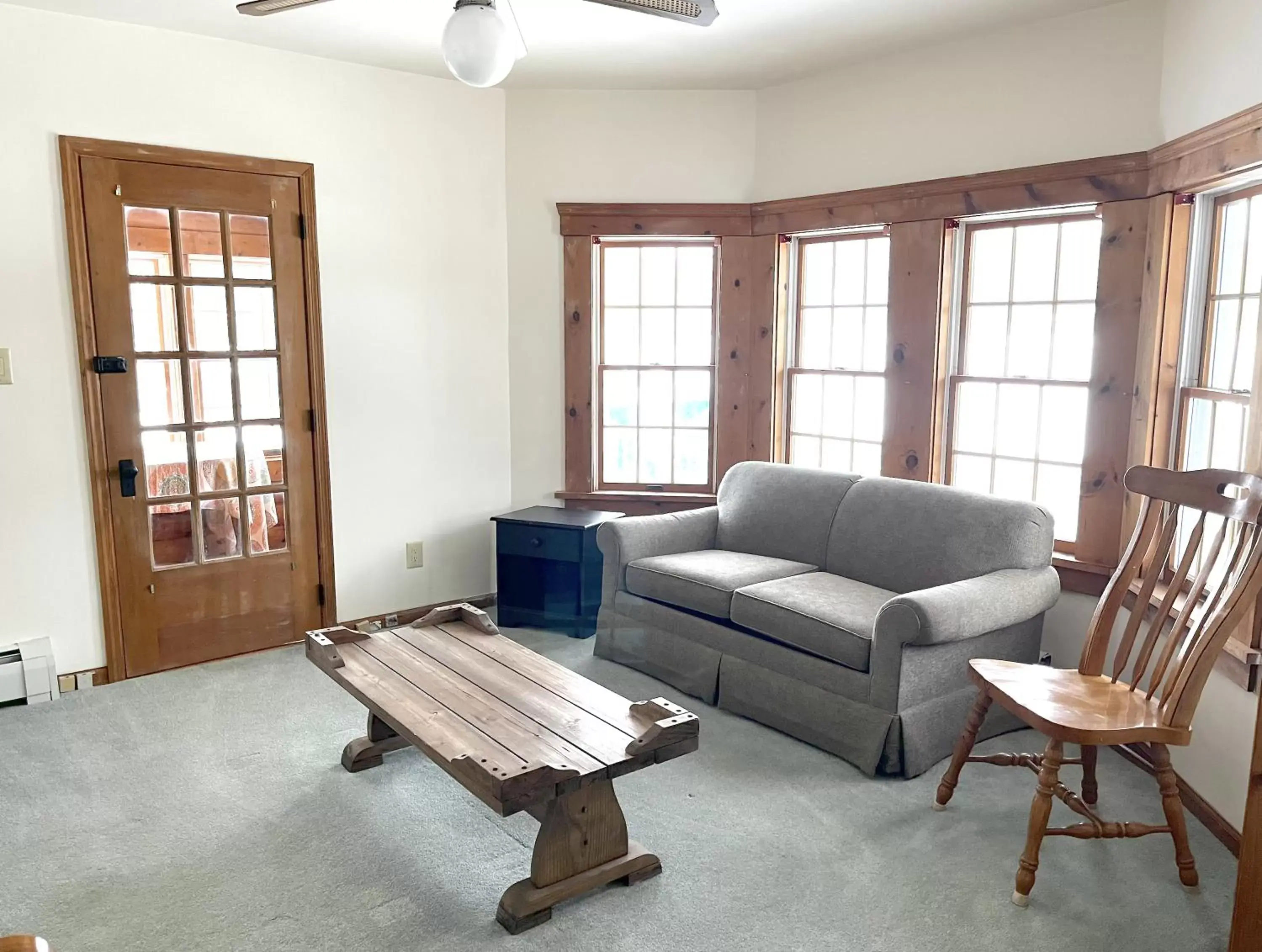 Seating Area in Sara Placid Inn & Suites