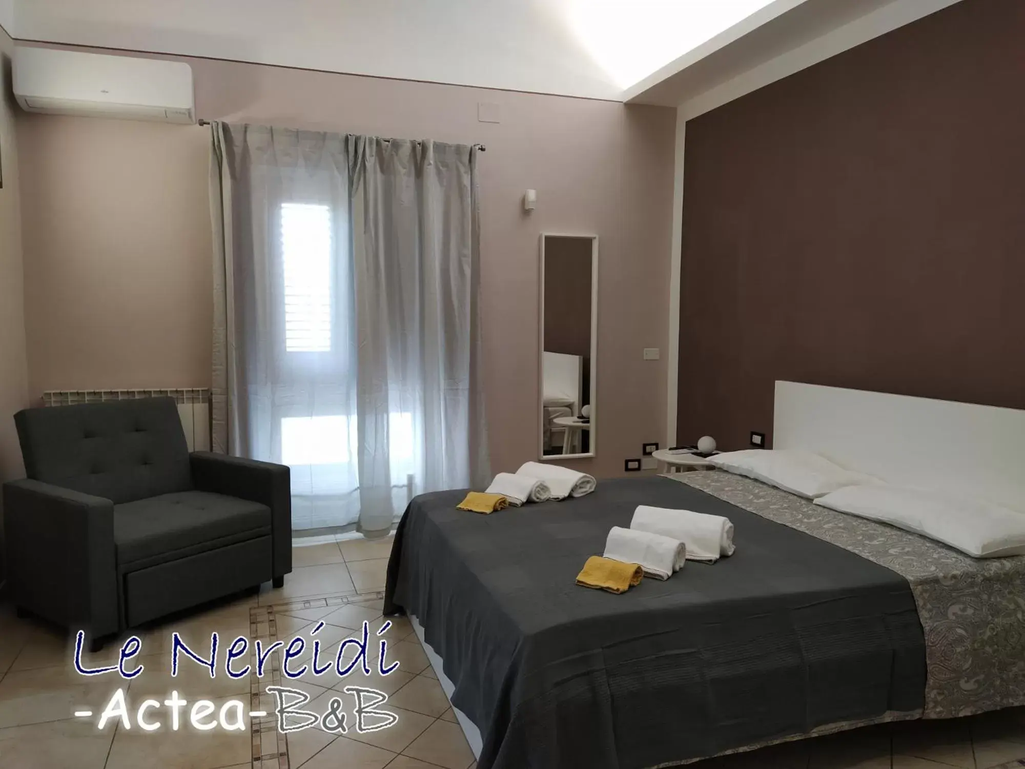 Photo of the whole room in Le Nereidi b&b Acireale Centro