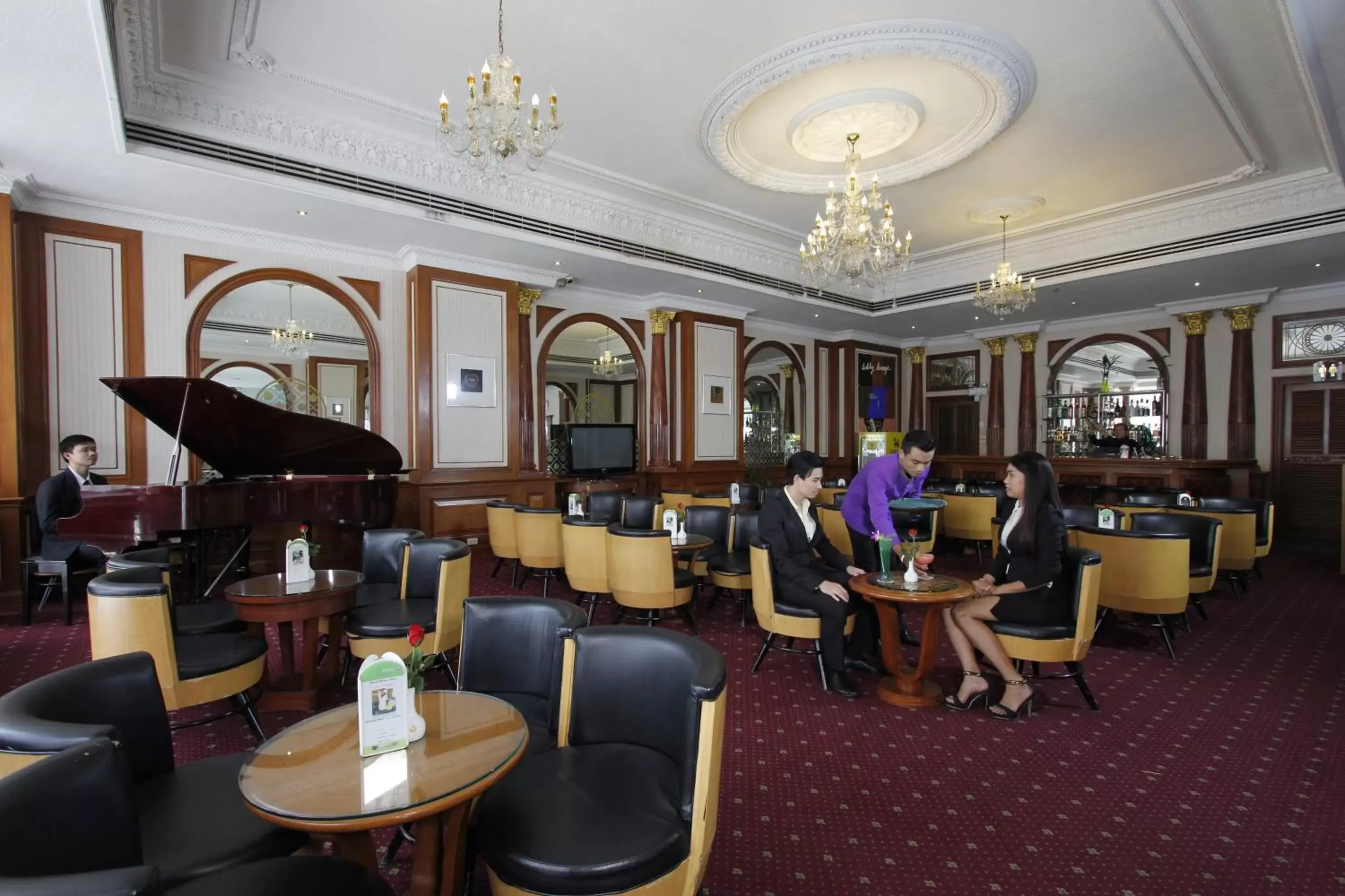Lounge or bar, Restaurant/Places to Eat in Royal Benja Hotel