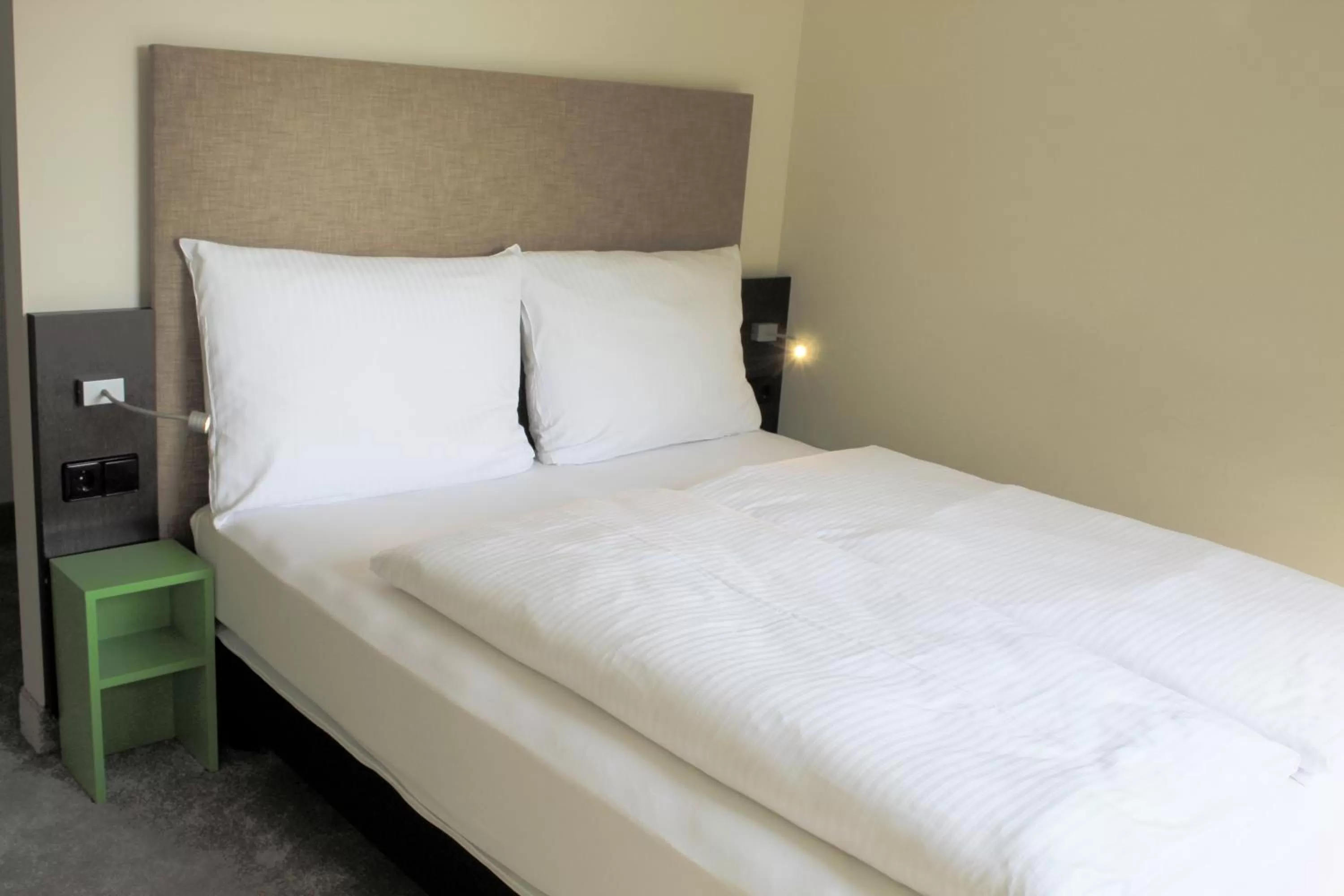 Bed in bestprice Hotel Bendorf Koblenz