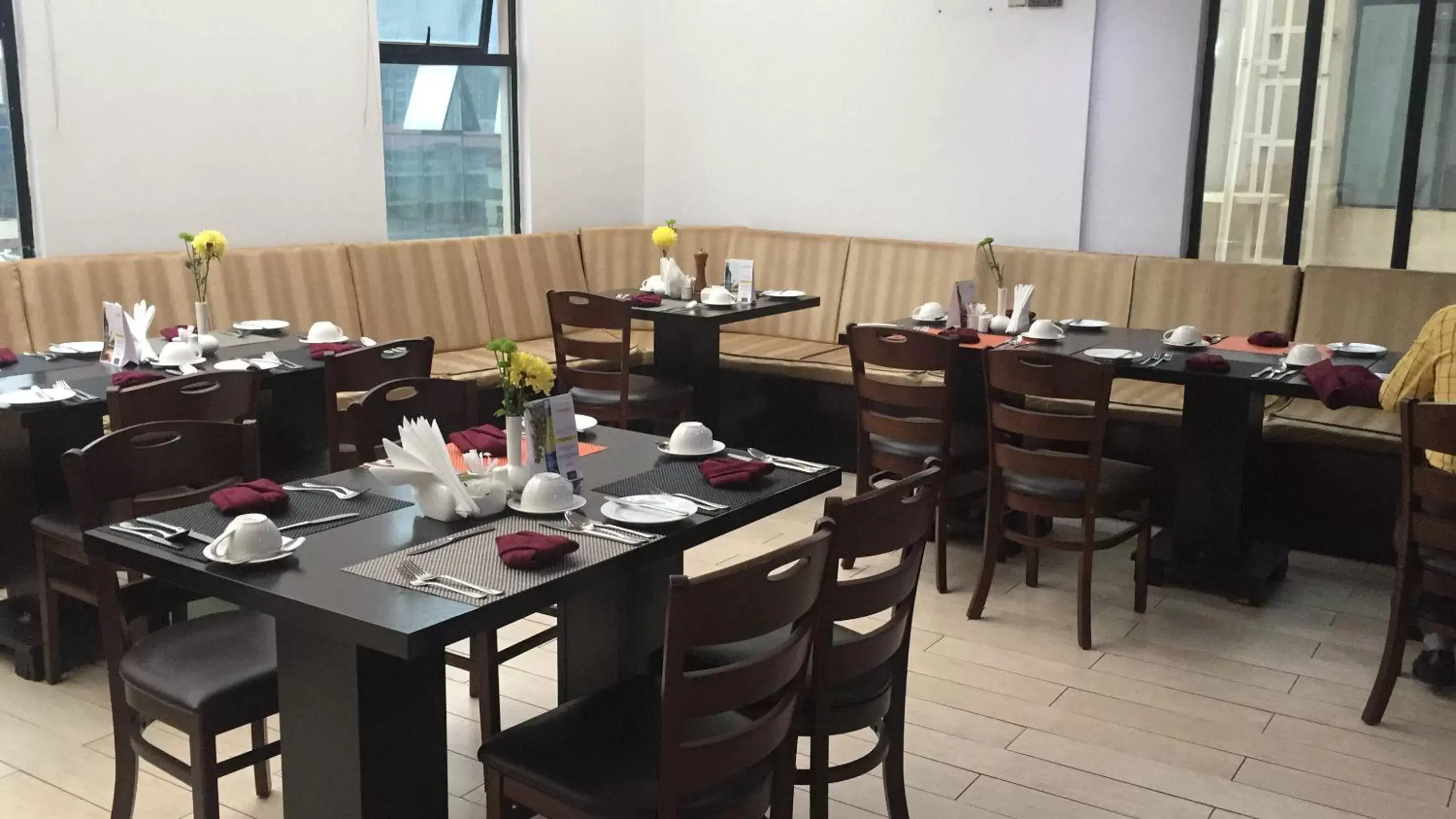 Restaurant/places to eat in La Maison Royale Restaurant/places to eat in La Maison Royale