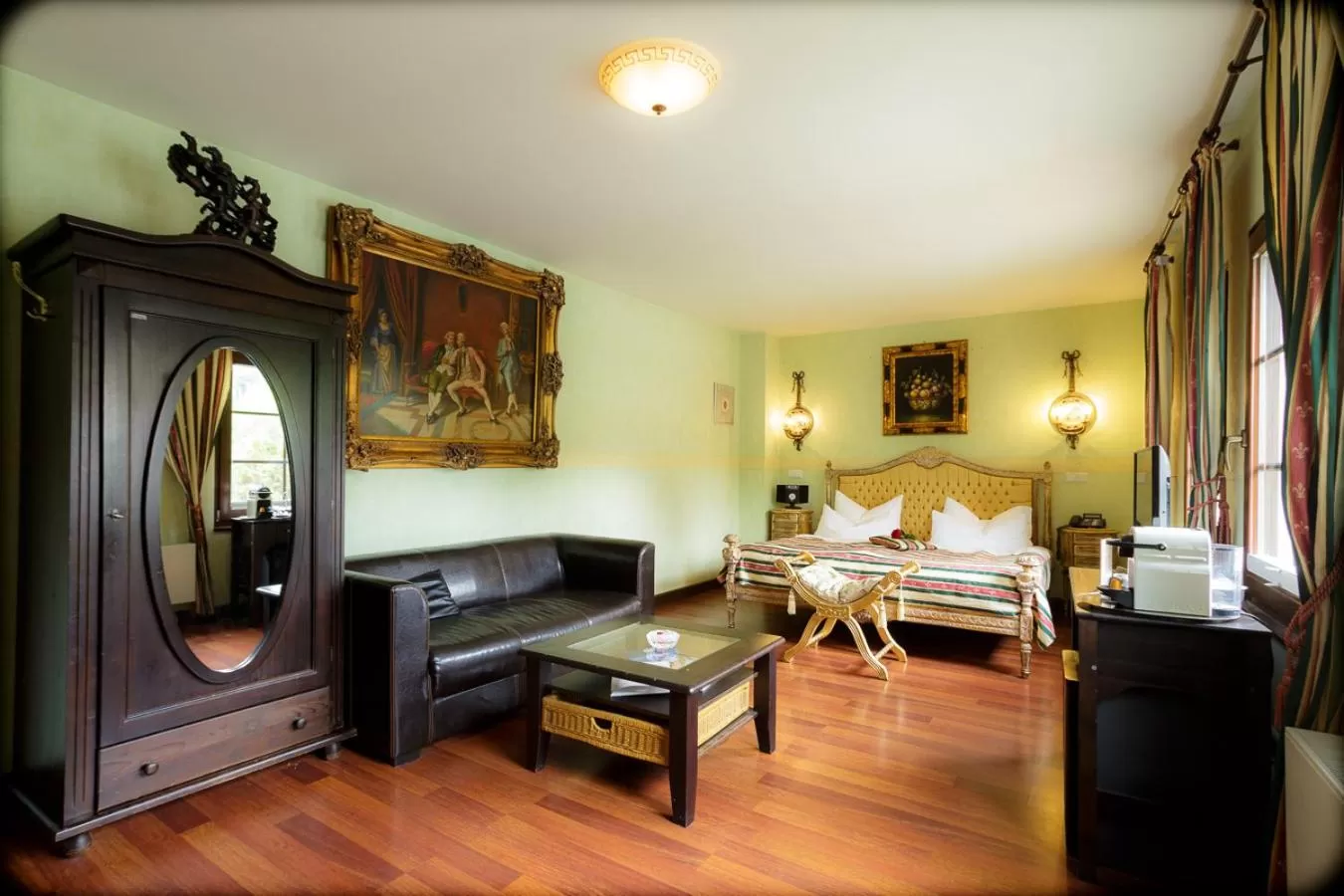 Shower, Bed in Hotel Don Giovanni